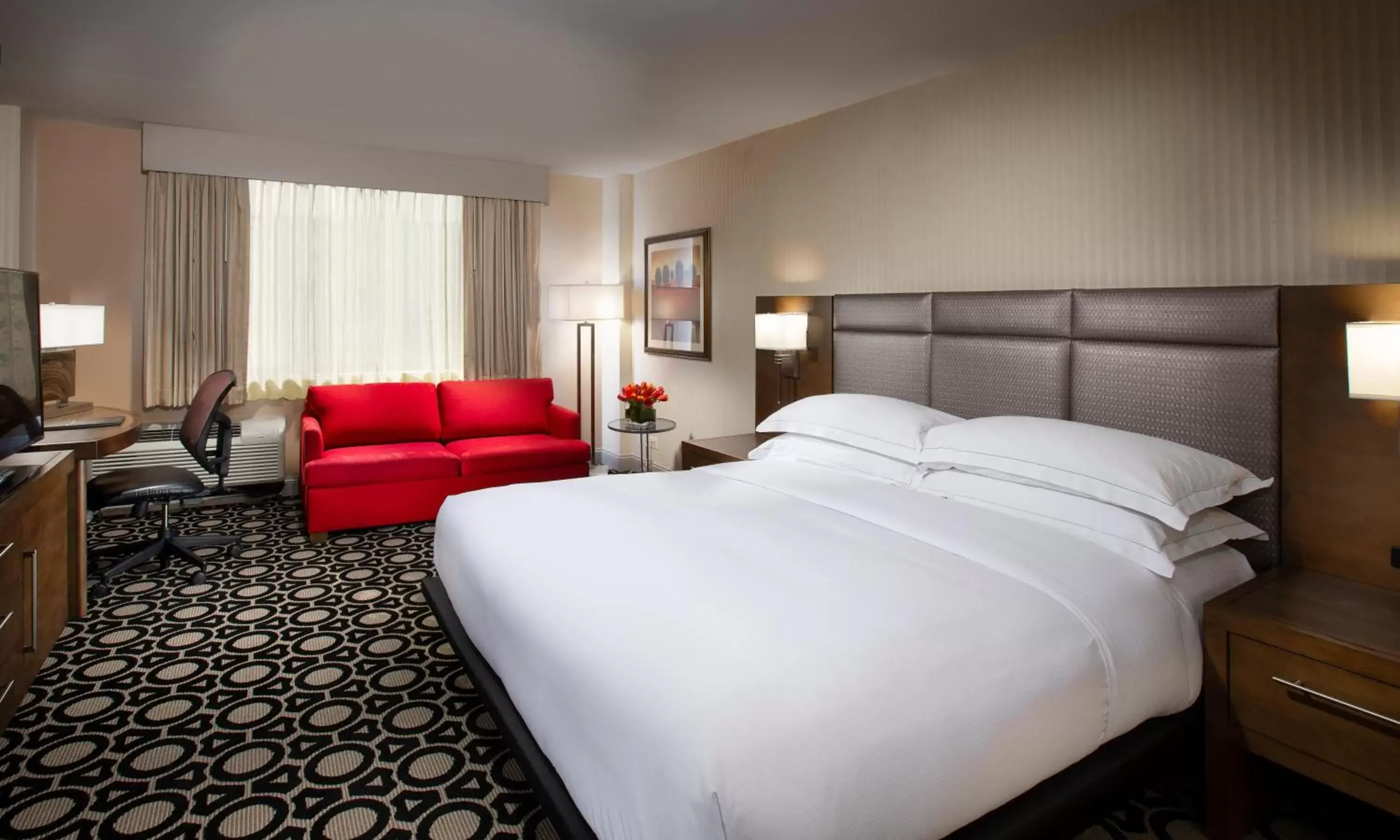 Bedroom, Bed in Hilton Chicago/Northbrook