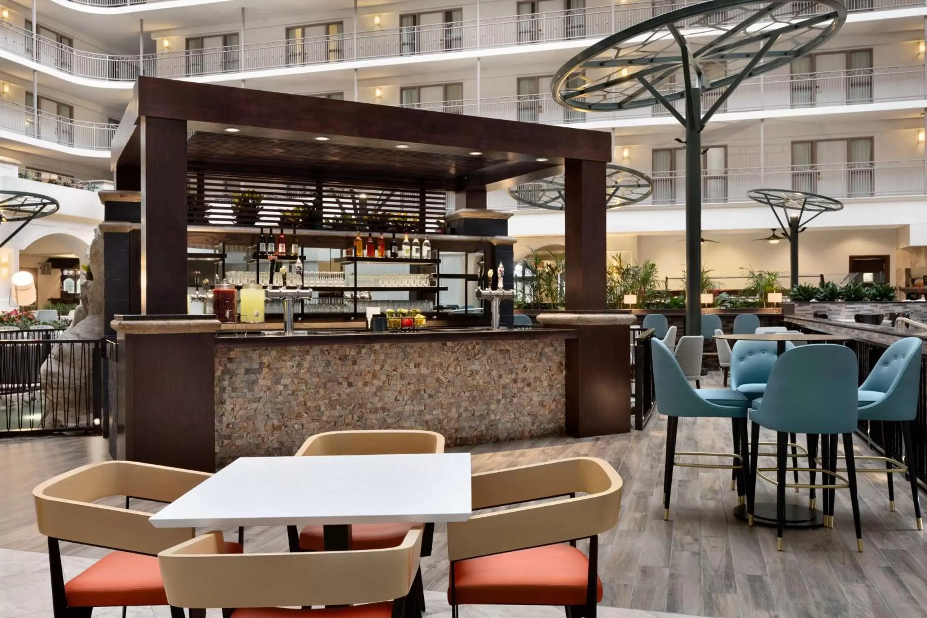 Lounge or bar, Restaurant/Places to Eat in Embassy Suites Dallas - DFW International Airport South