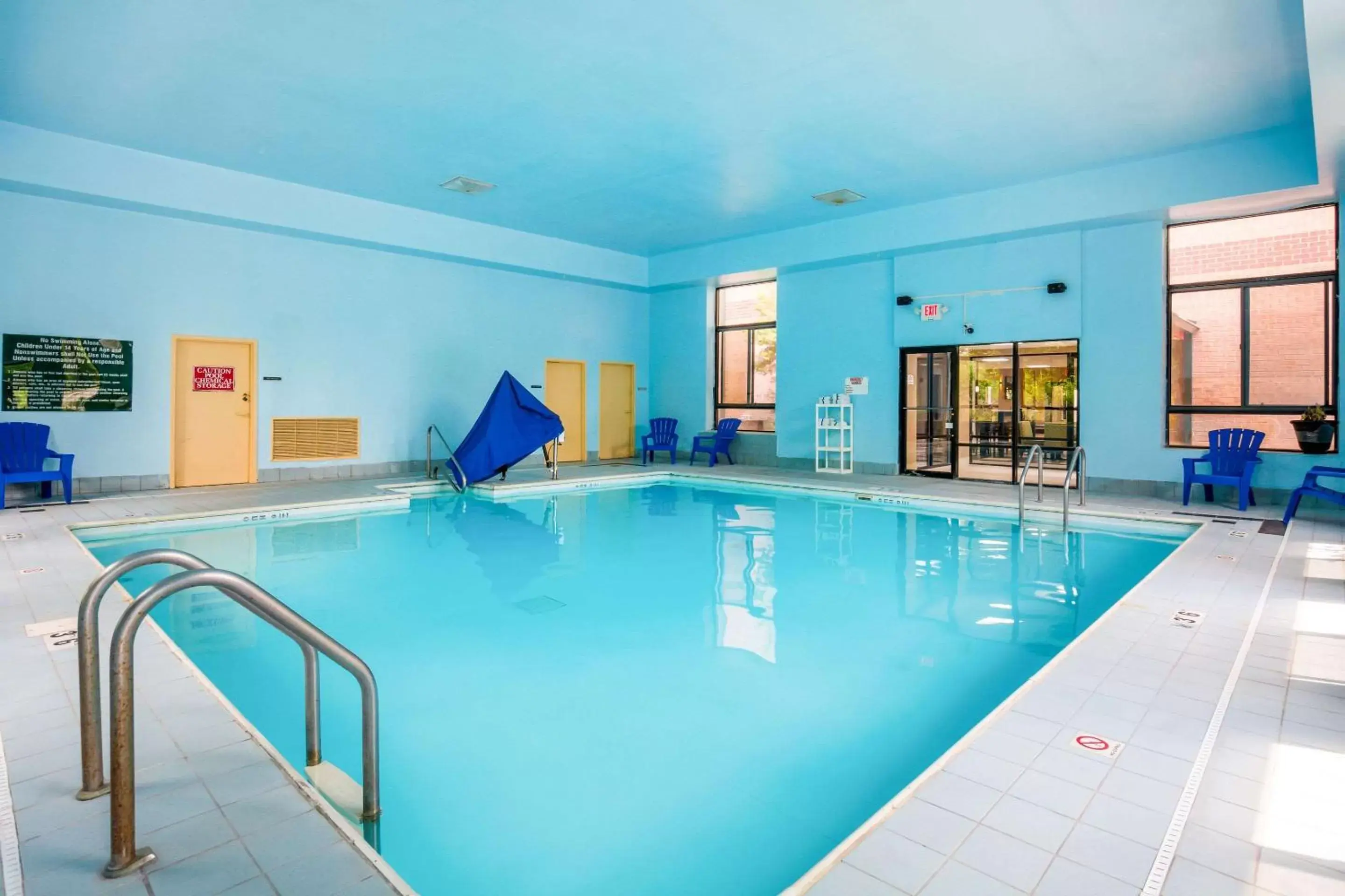 On site, Swimming Pool in Quality Inn & Suites-Sellersburg