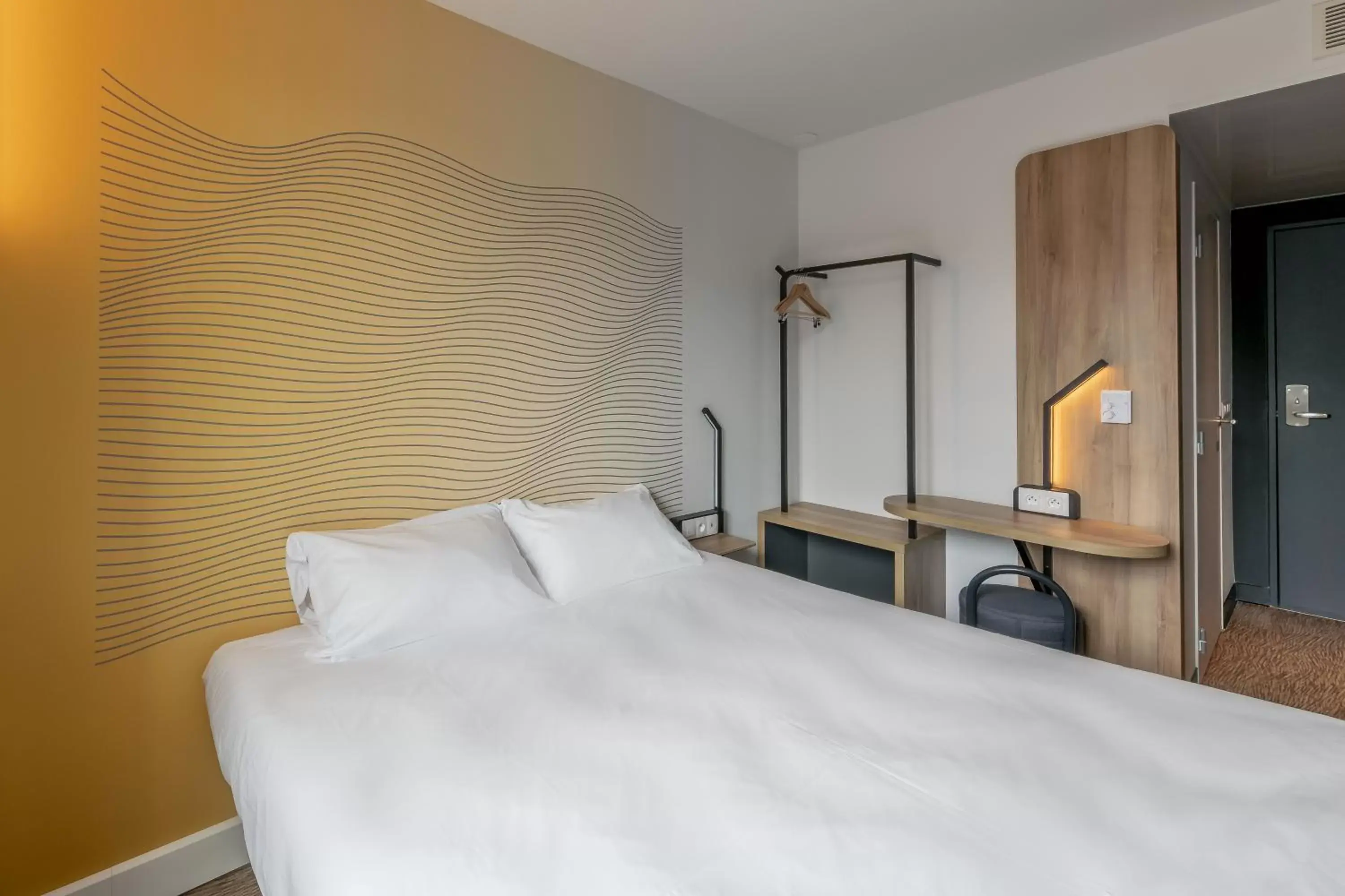 Bedroom, Bed in B&B HOTEL Bordeaux Centre Gare Saint-Jean