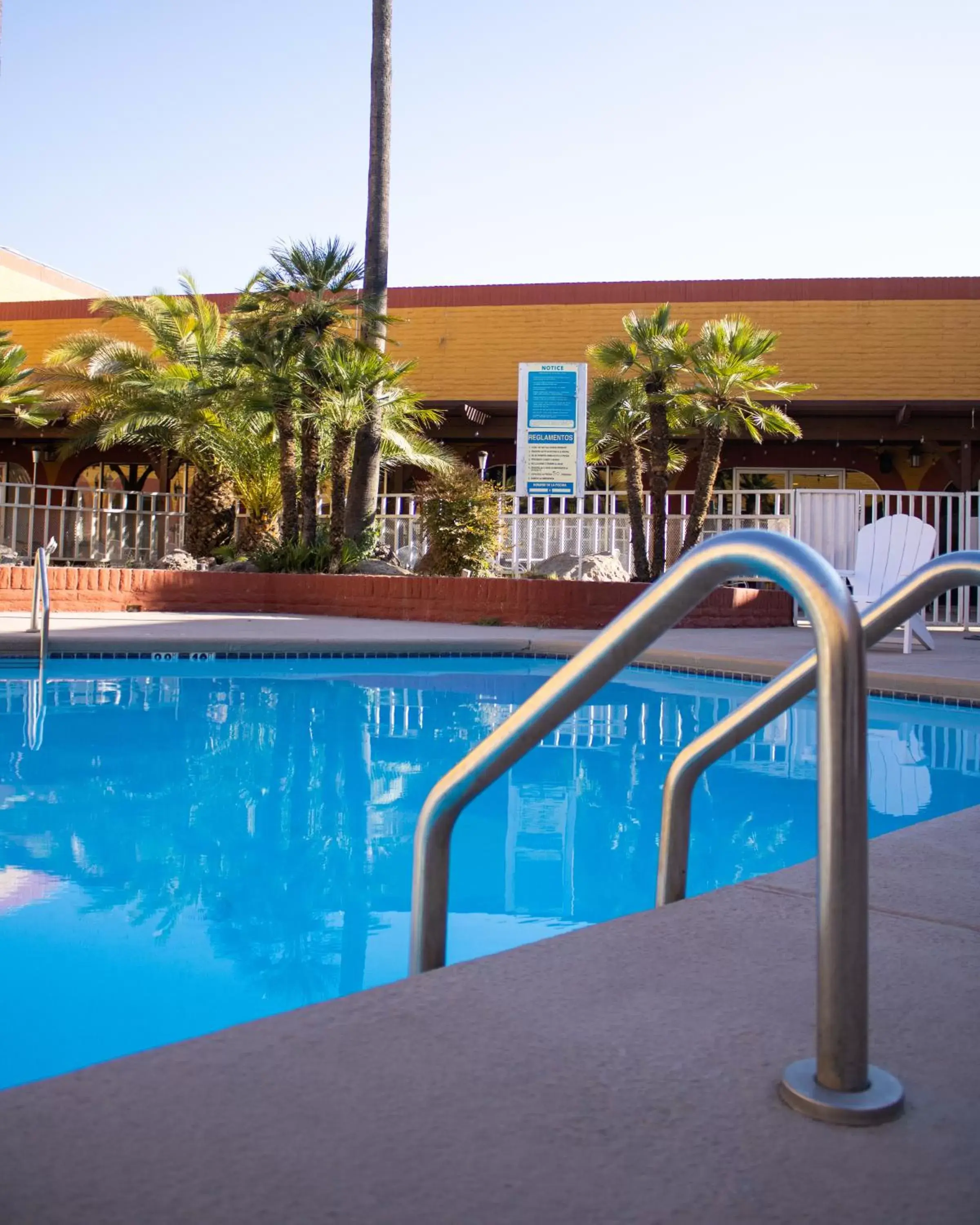 Swimming Pool in Quality Hotel Americana Nogales
