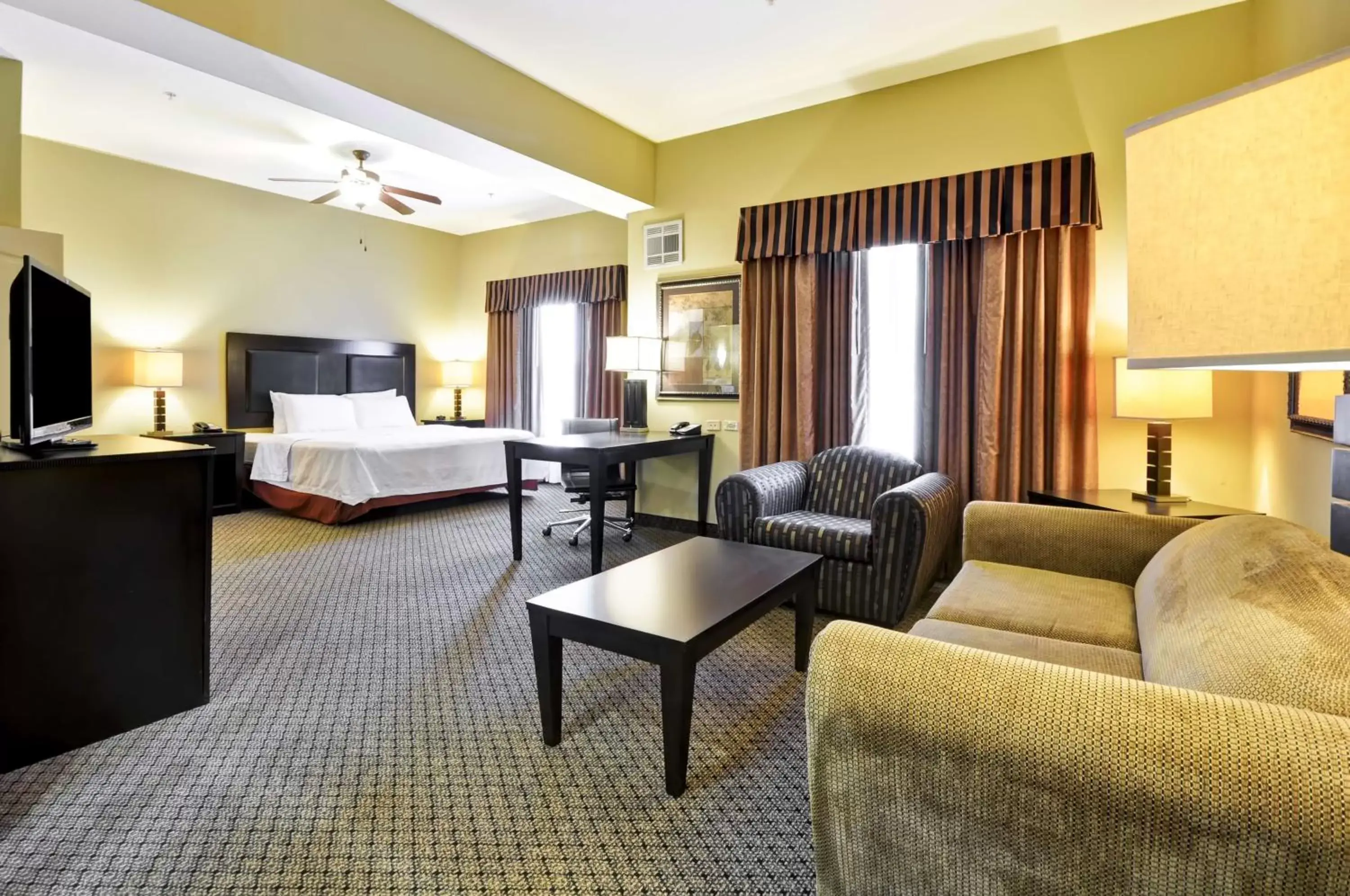 Bed, Seating Area in Homewood Suites by Hilton Tulsa-South