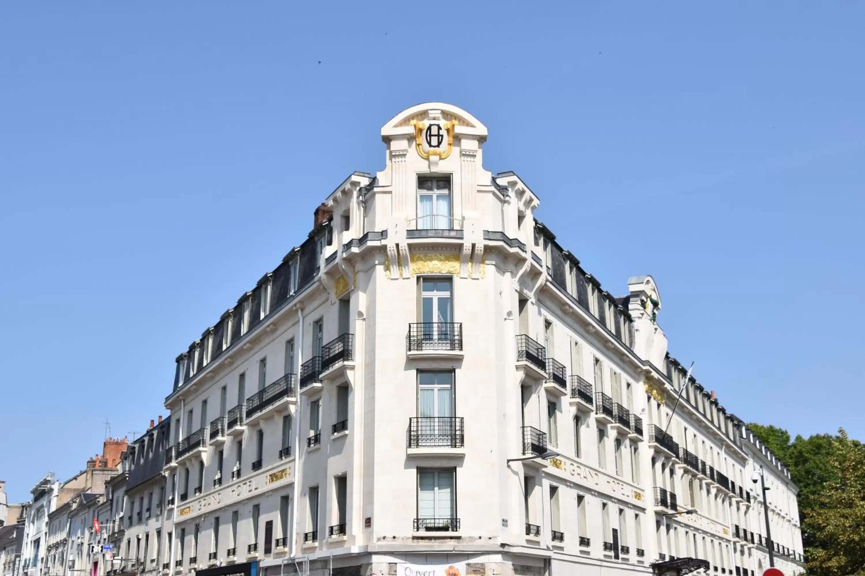 Facade/entrance in Le Grand Hotel