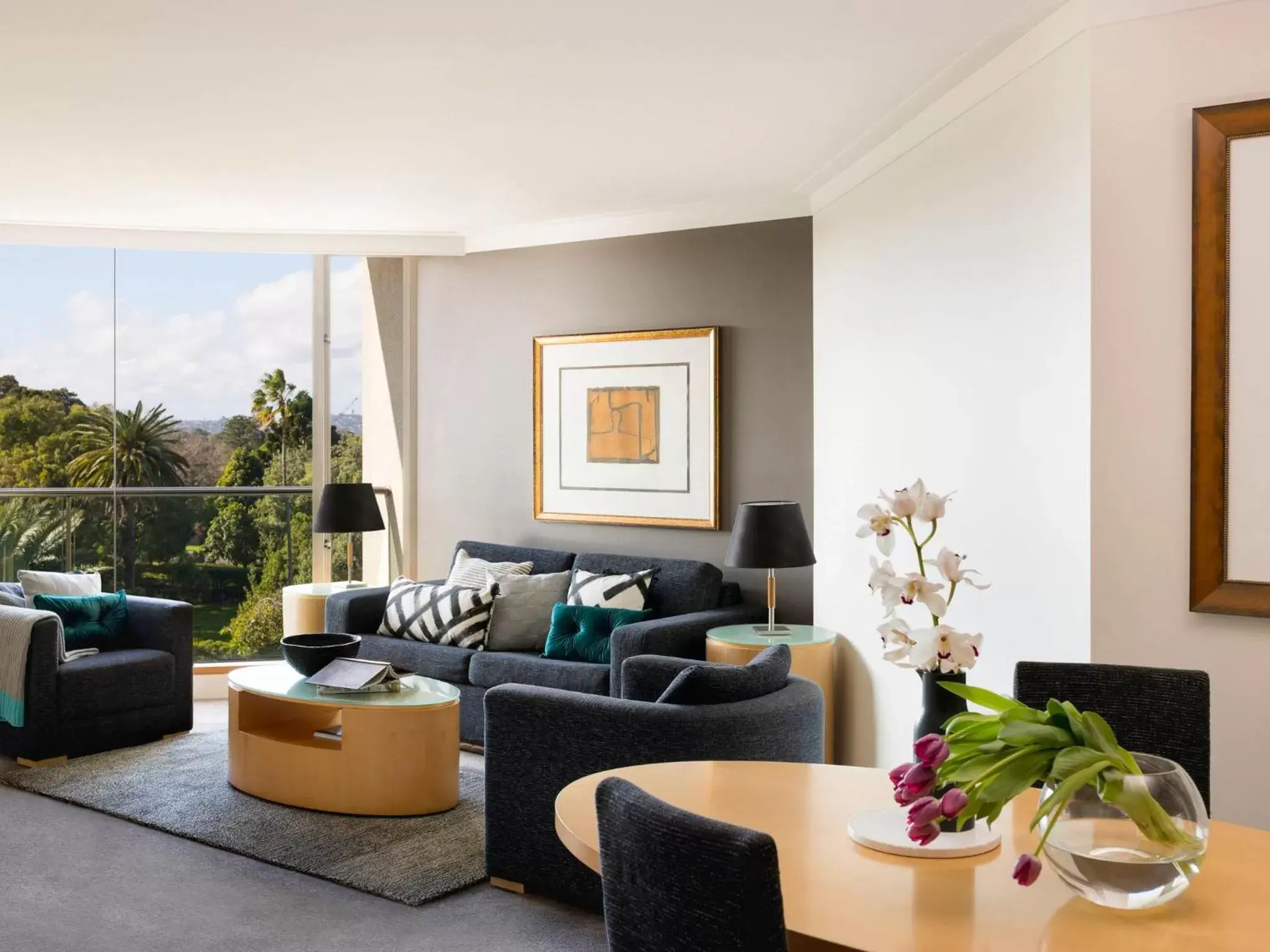Lounge or bar in Pullman Quay Grand Sydney Harbour Lounge or bar in Pullman Quay Grand Sydney Harbour
