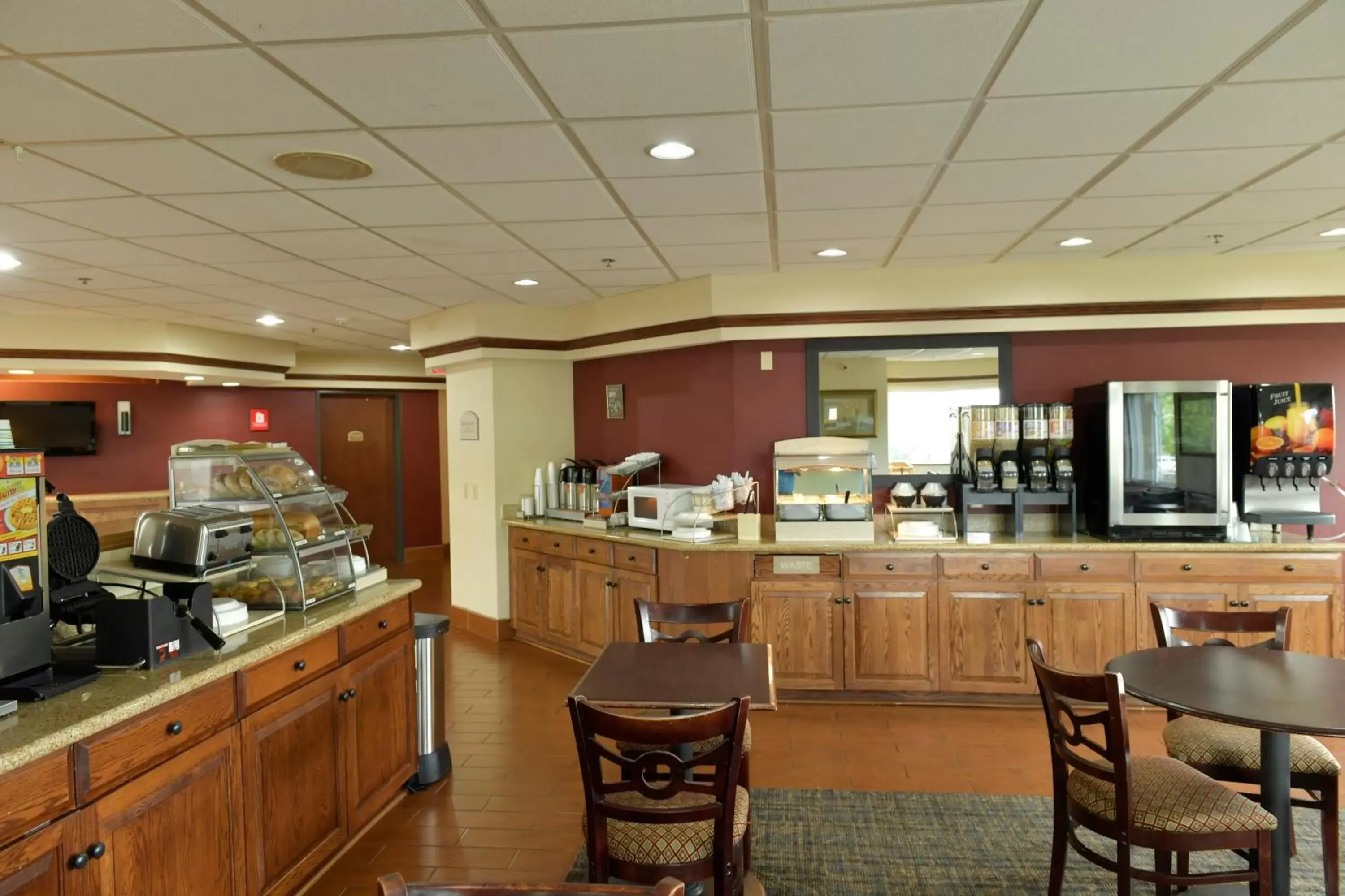 Breakfast, Restaurant/Places to Eat in Baymont Inn & Suites by Wyndham Lincoln NE