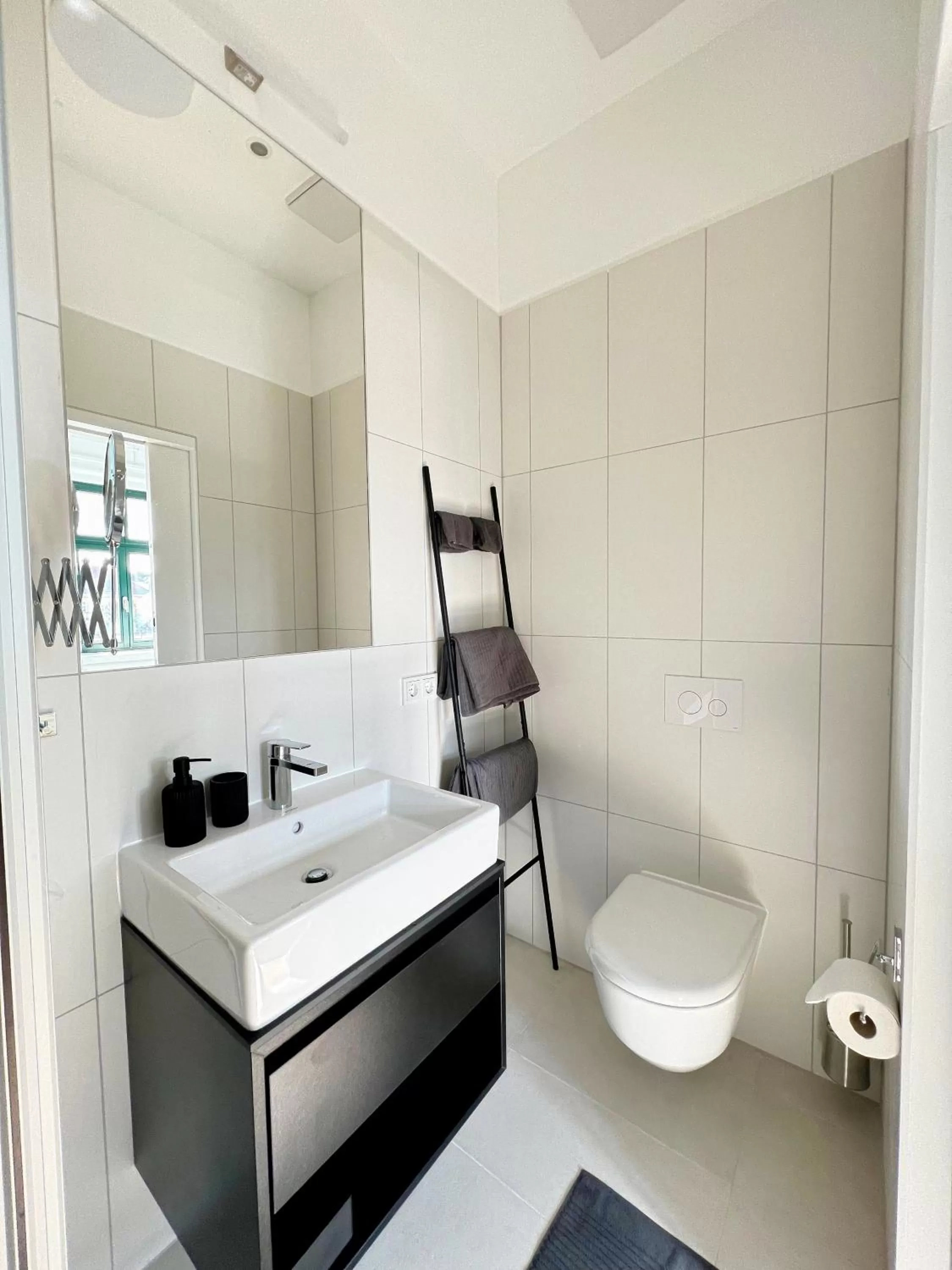 Toilet in Sissi West