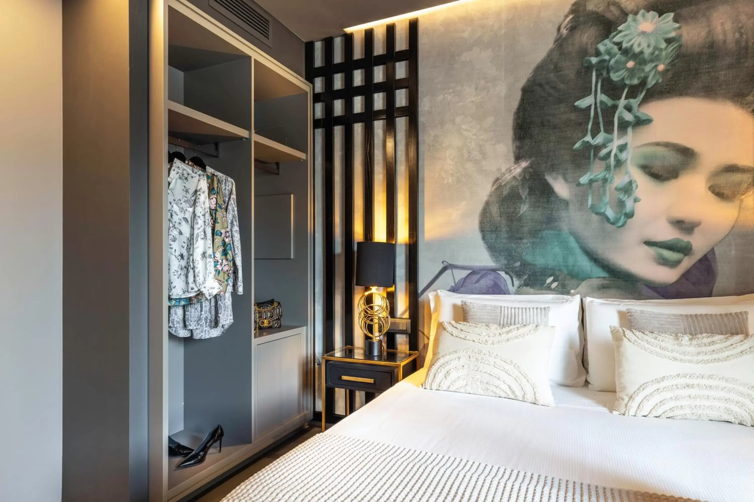 wardrobe, Bed in Boutique Marconi