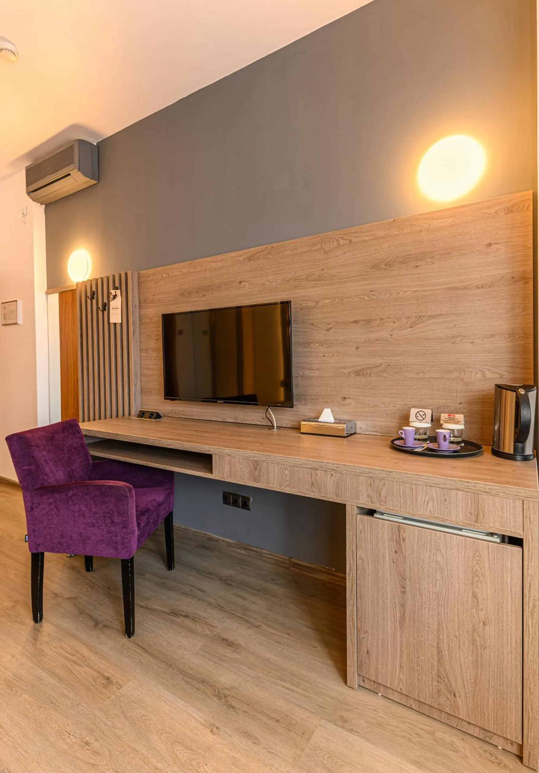 TV and multimedia in Unique Boutique