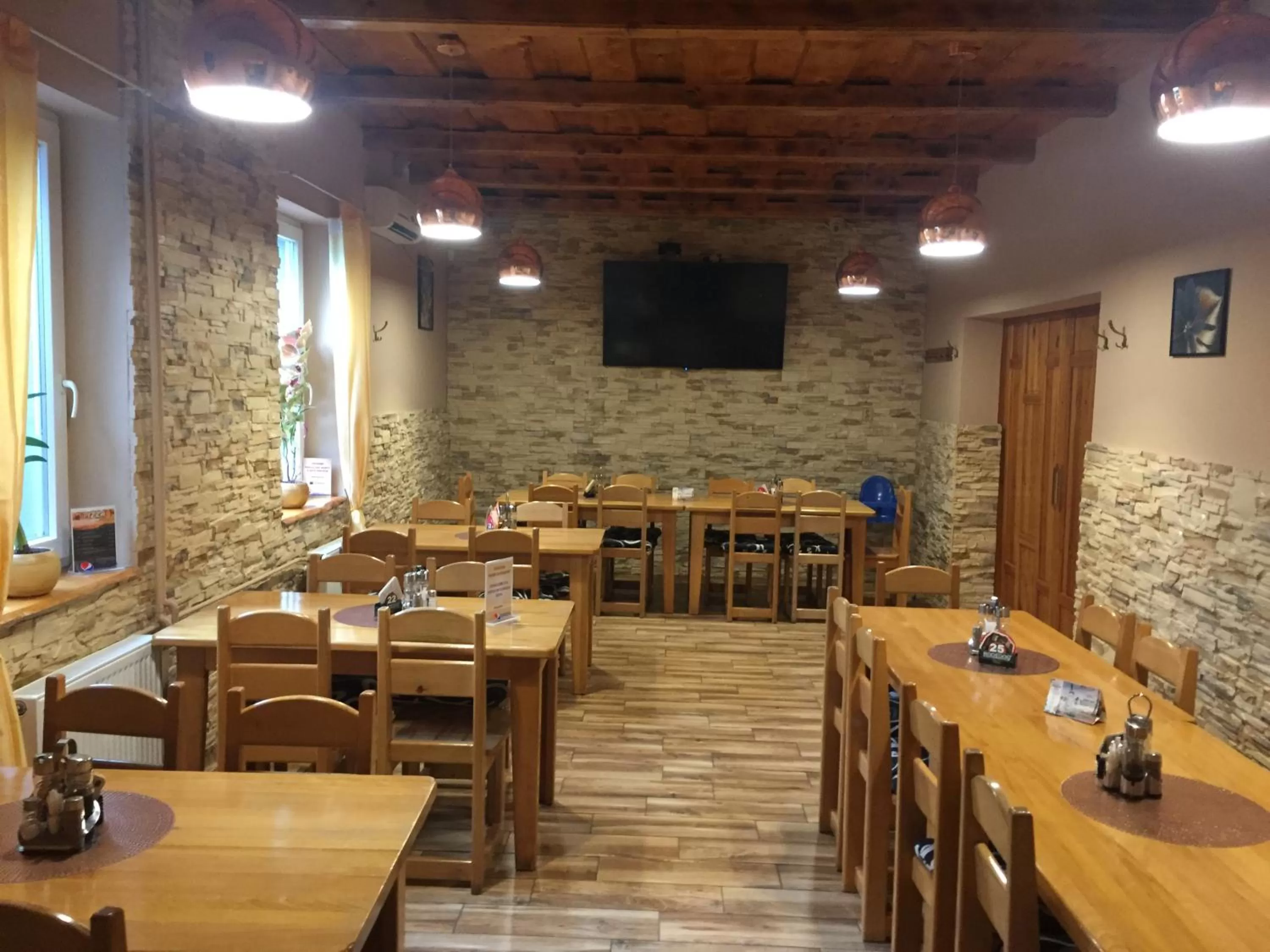 Restaurant/places to eat in Hotel Taurus