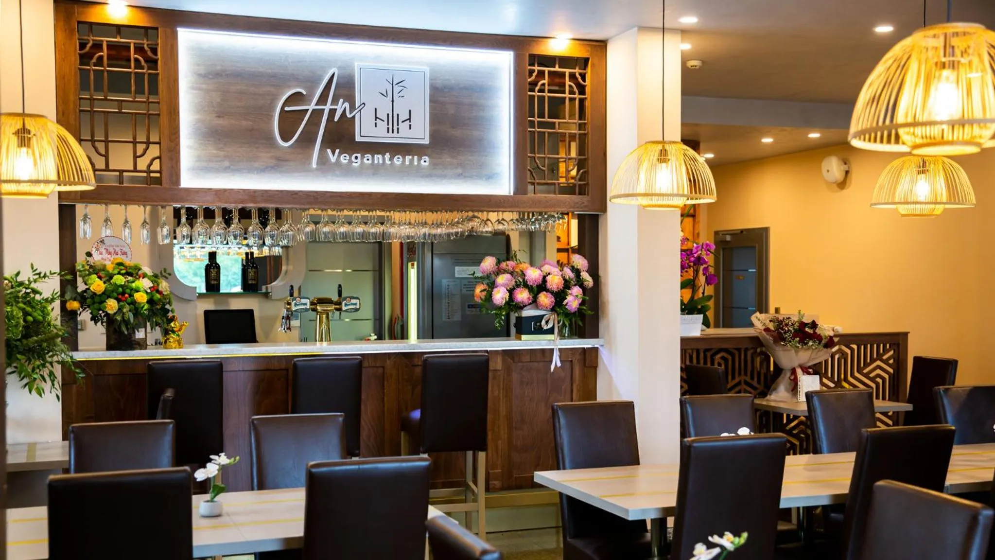 Restaurant/places to eat in Hotel Lifestyle