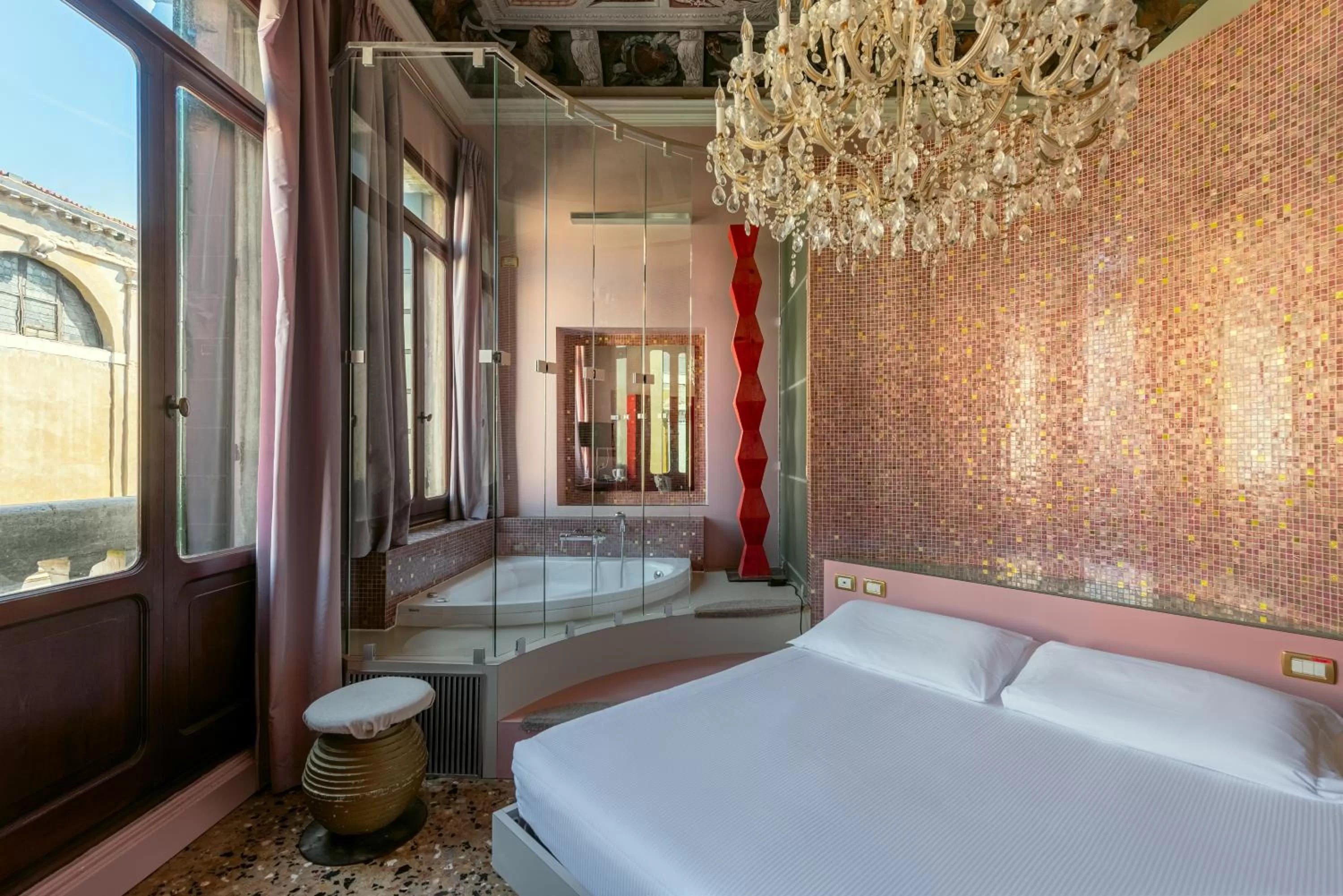 Photo of the whole room, Bed in Sogno di Giulietta e Romeo