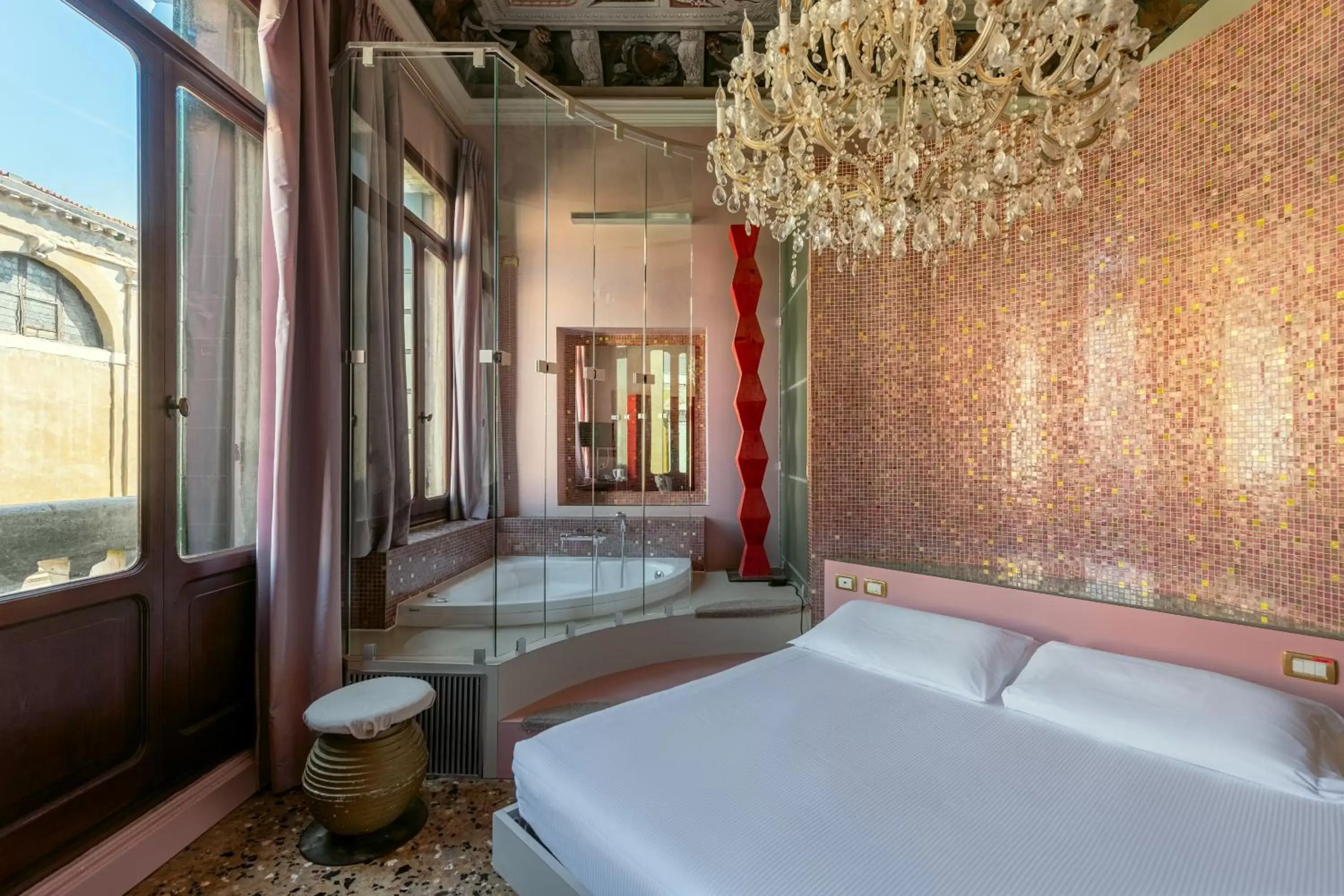 Photo of the whole room, Bed in Sogno di Giulietta e Romeo Photo of the whole room, Bed in Sogno di Giulietta e Romeo