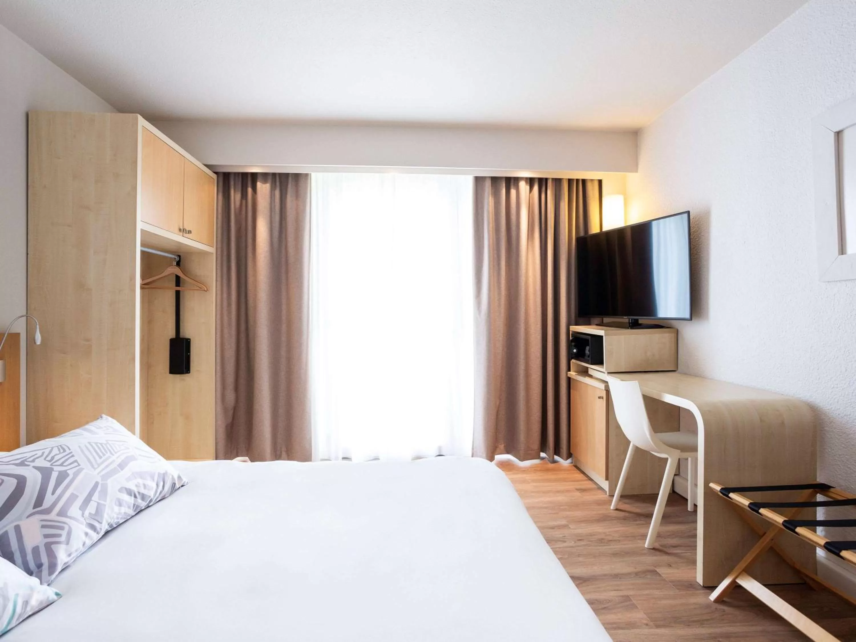 Photo of the whole room, Bed in Novotel Thalassa Ile d'Oléron