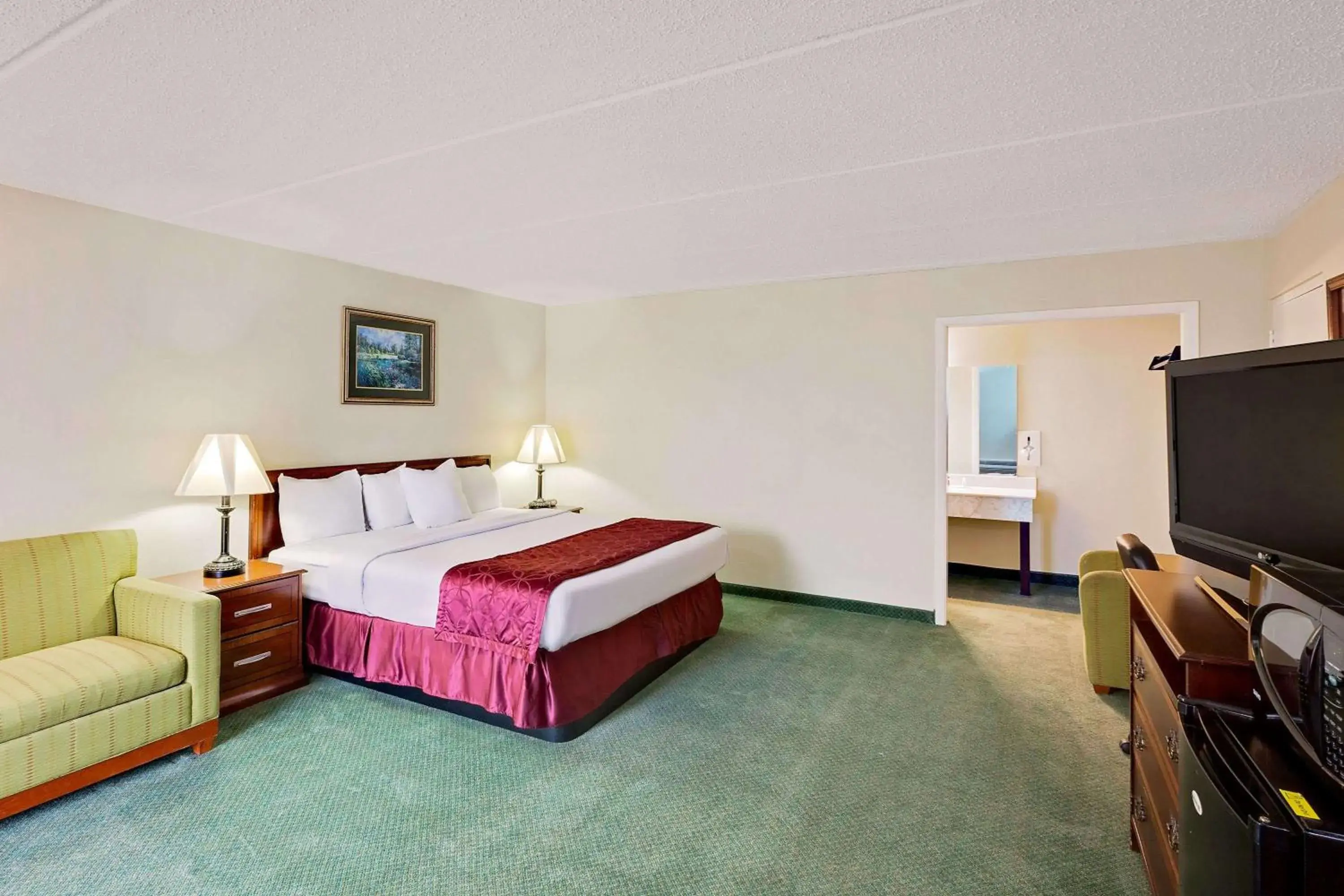 Photo of the whole room, Bed in Days Inn by Wyndham Bay City