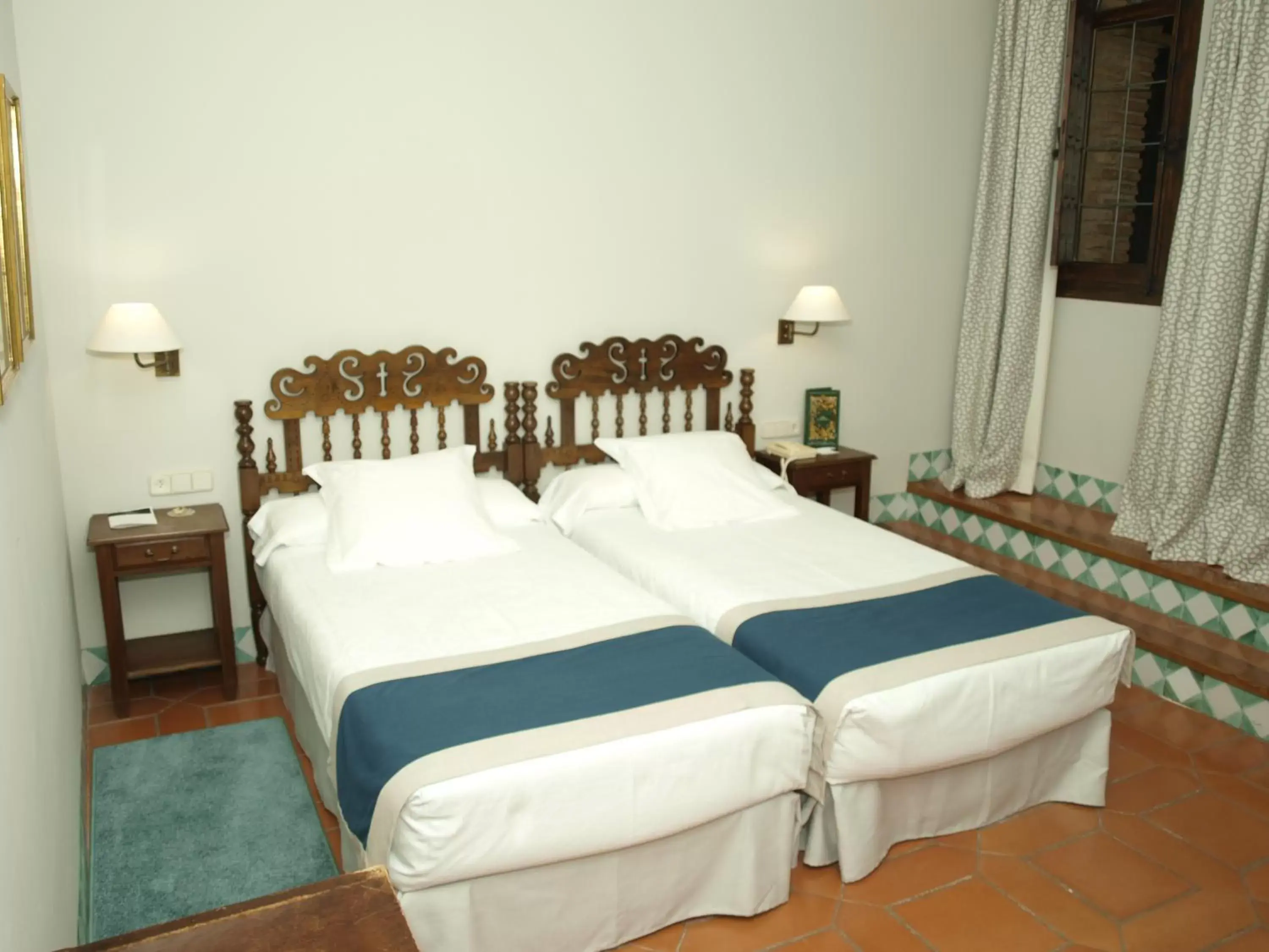 Photo of the whole room, Bed in Parador de Alcañiz