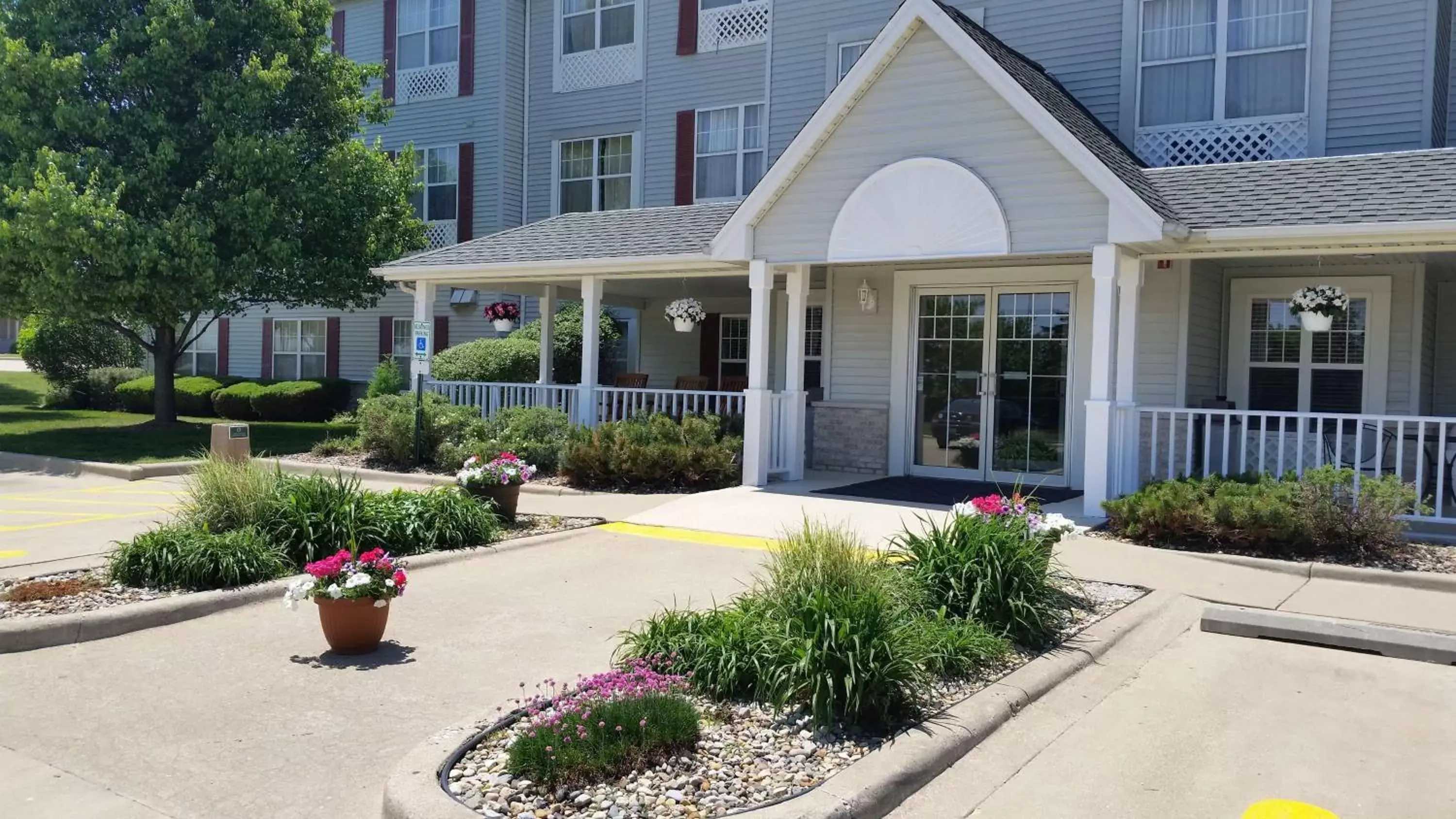Property building in Country Inn & Suites by Radisson, Bloomington-Normal West, IL