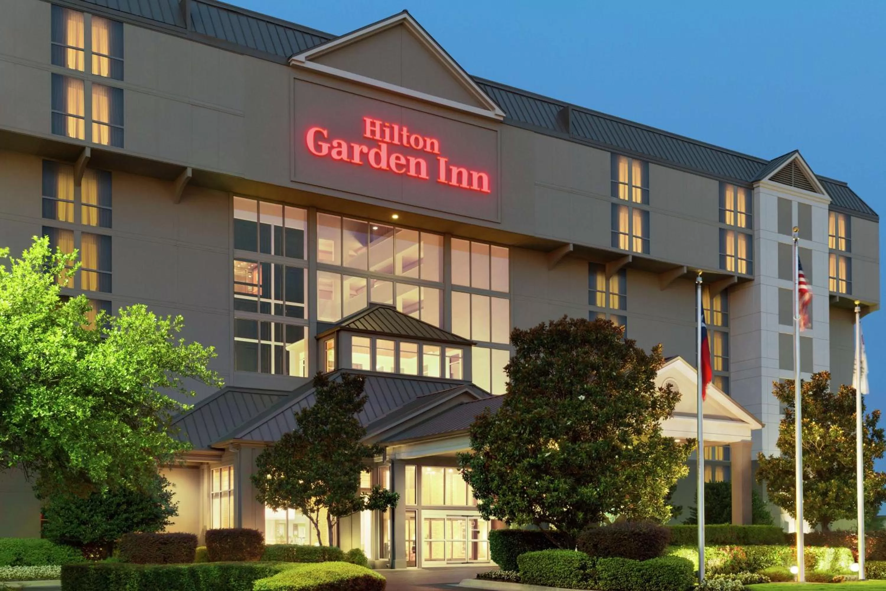Property building in Hilton Garden Inn Dallas/Market Center