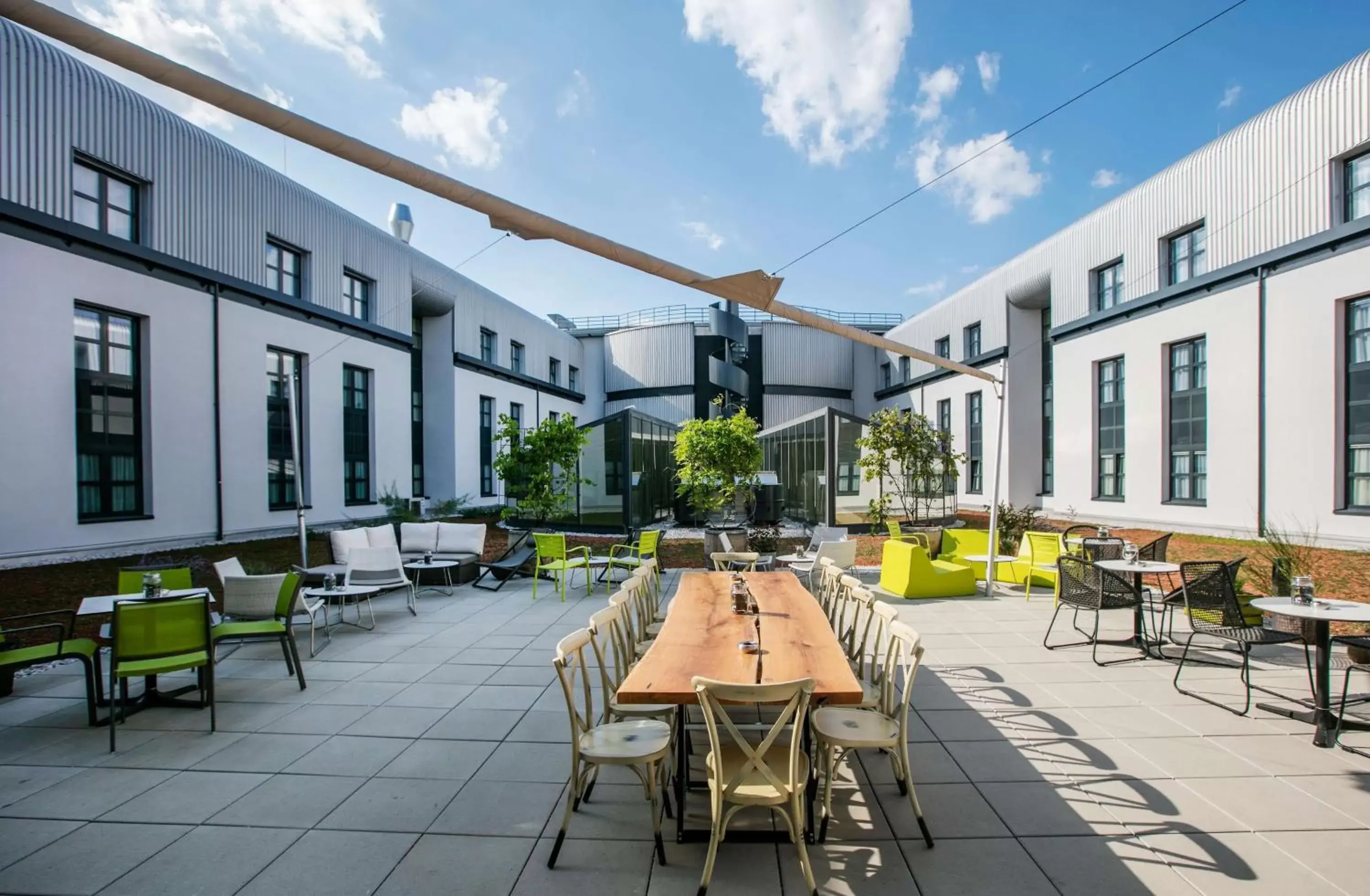 Balcony/Terrace, Restaurant/Places to Eat in ARCOTEL Donauzentrum Wien