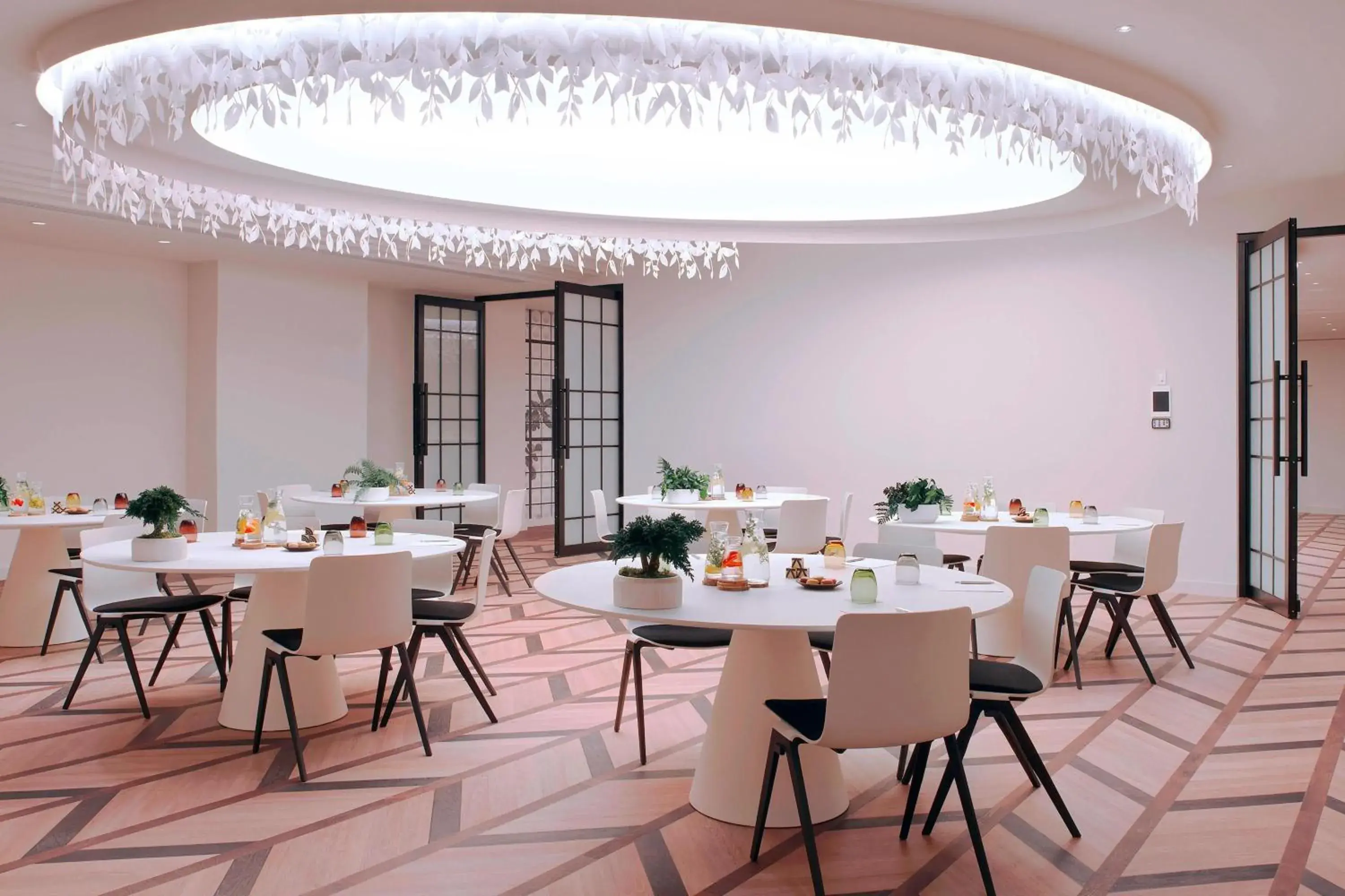 Meeting/conference room, Restaurant/Places to Eat in Renaissance Paris Nobel Tour Eiffel Hotel