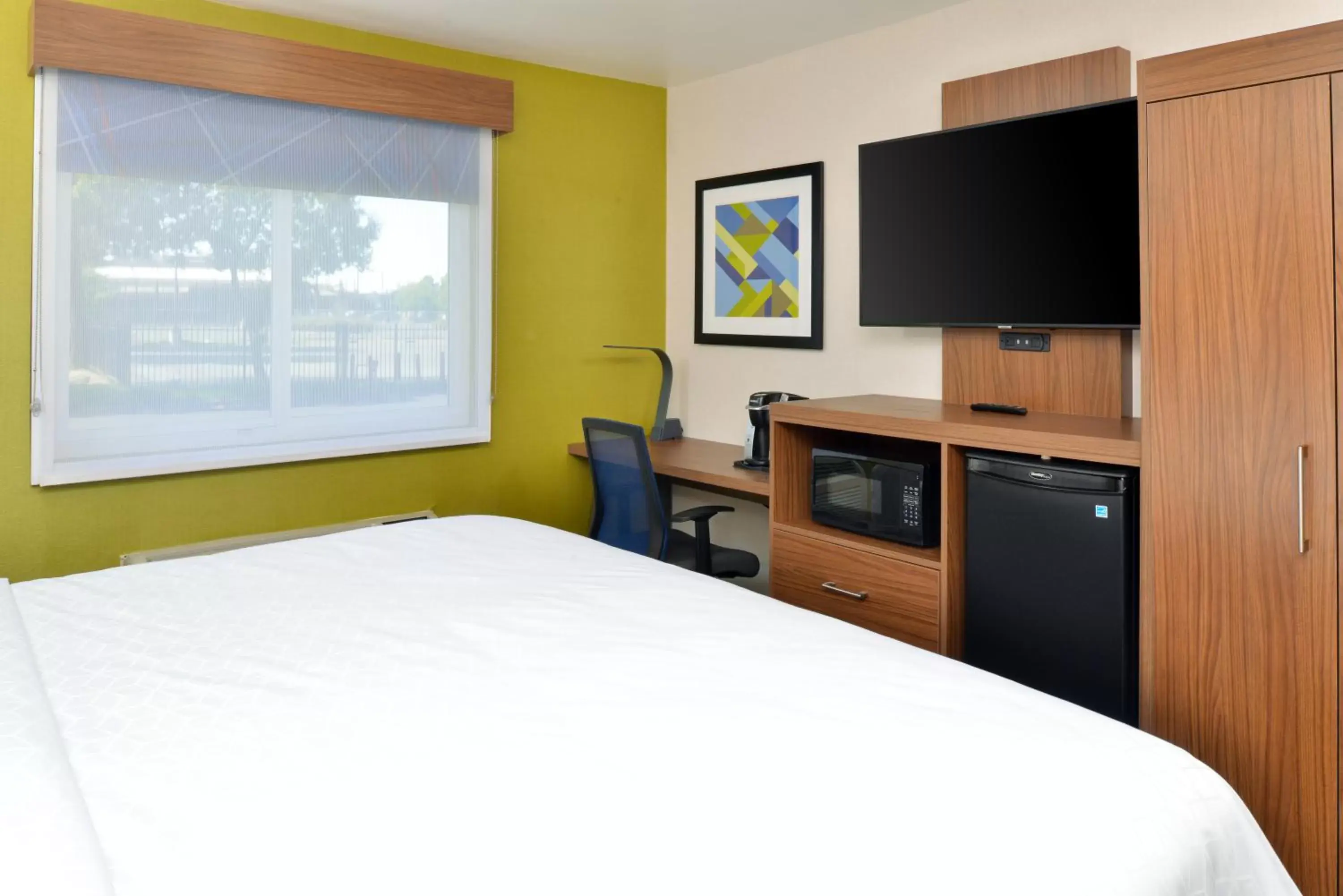 Guests, Bed in Holiday Inn Express - Santa Rosa North, an IHG Hotel