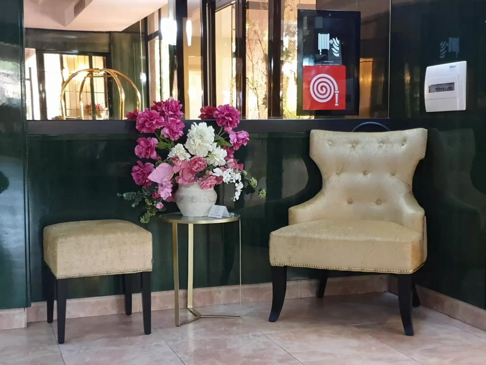 Lobby or reception, Seating Area in Hotel Cristallo Relais, Sure Hotel Collection By Best Western