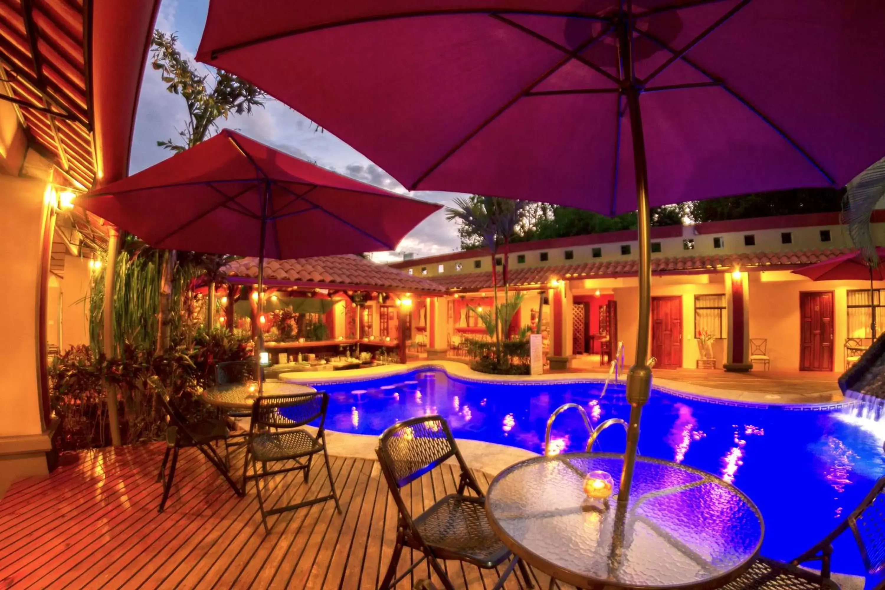 Patio, Swimming Pool in Hotel Iguana Verde