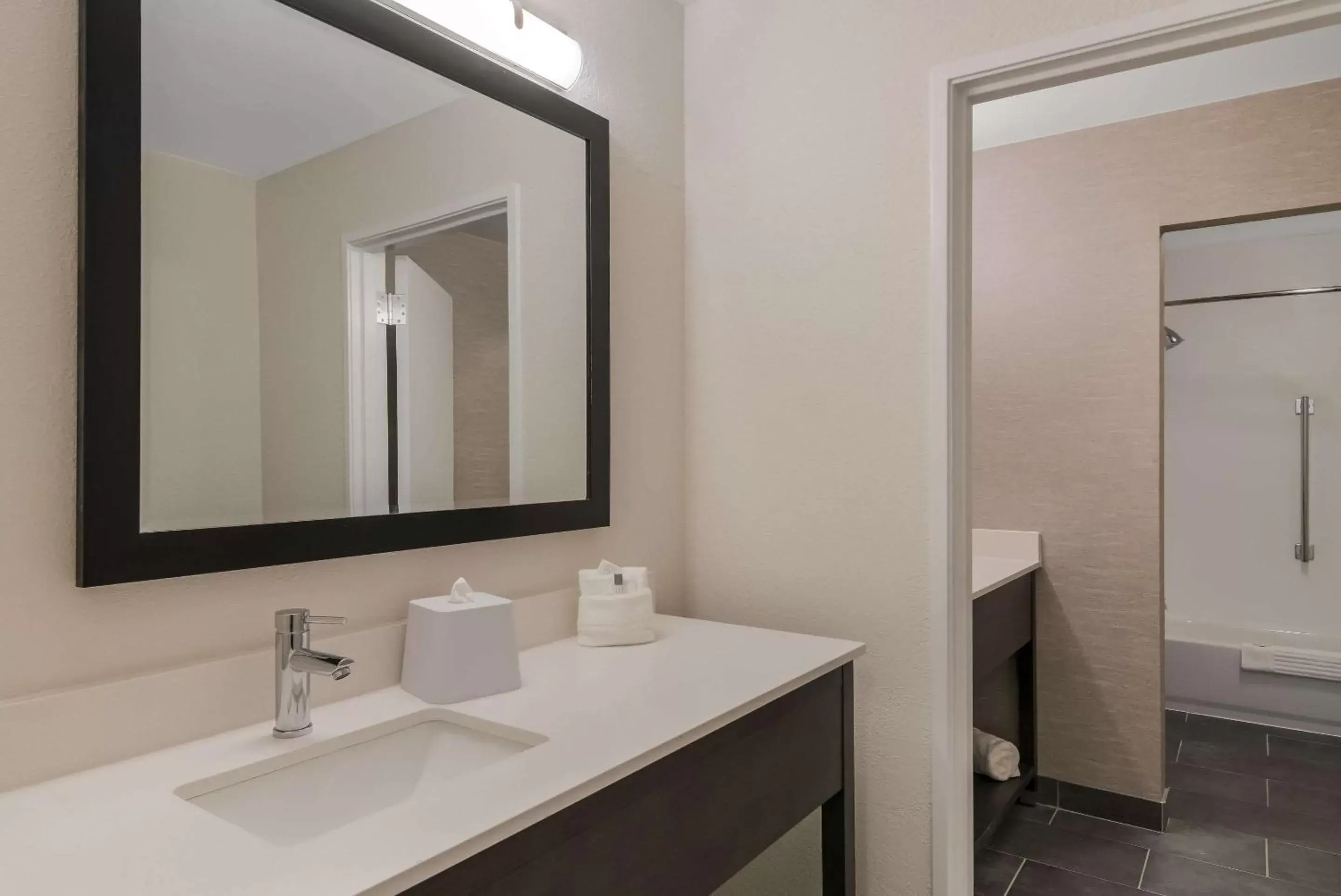 Bathroom in The Inn on Maritime Bay, Ascend Hotel Collection