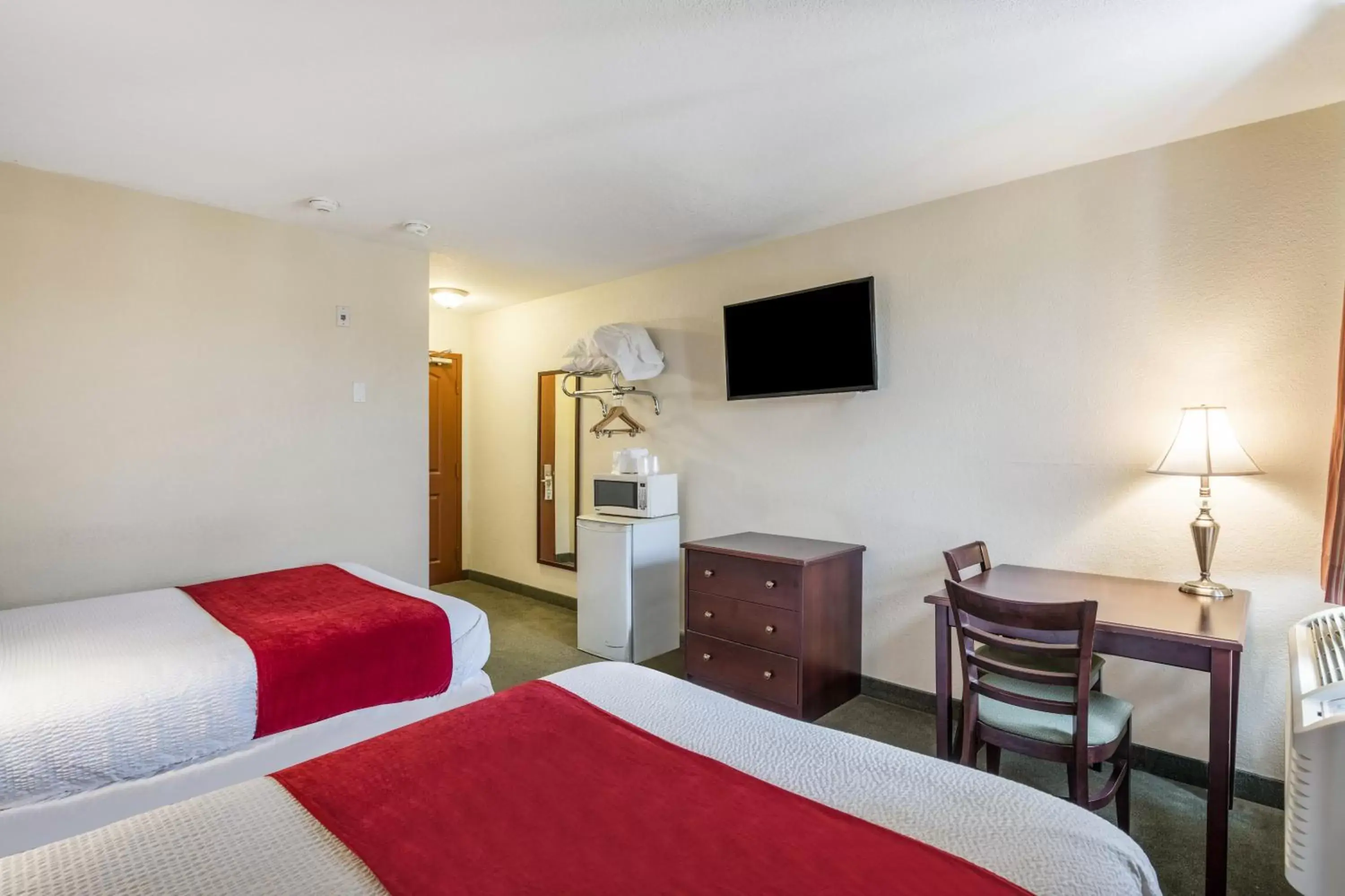 Bed in Knights Inn Orillia Bed in Knights Inn Orillia