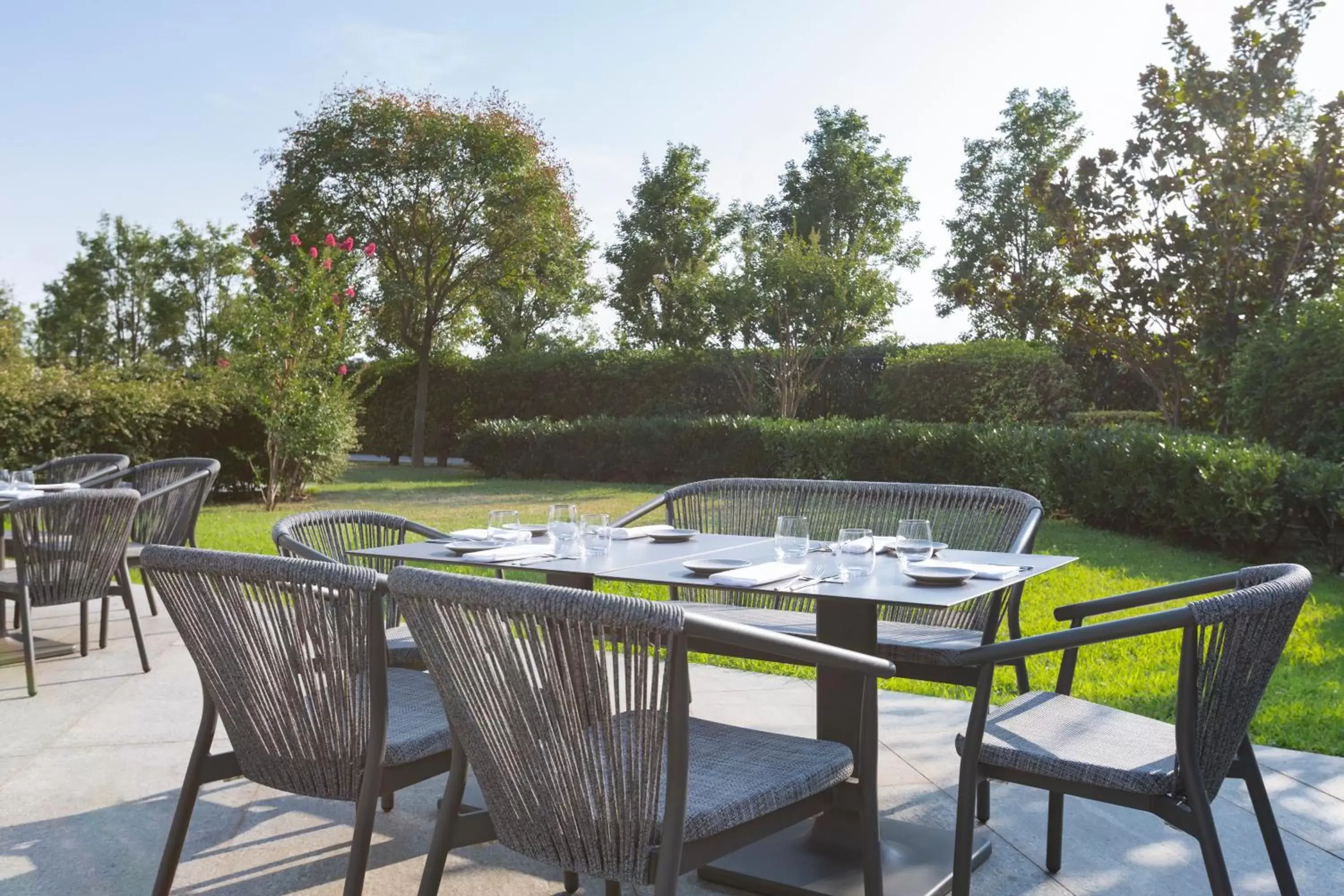 Patio, Restaurant/Places to Eat in voco Milan-Fiere, an IHG Hotel