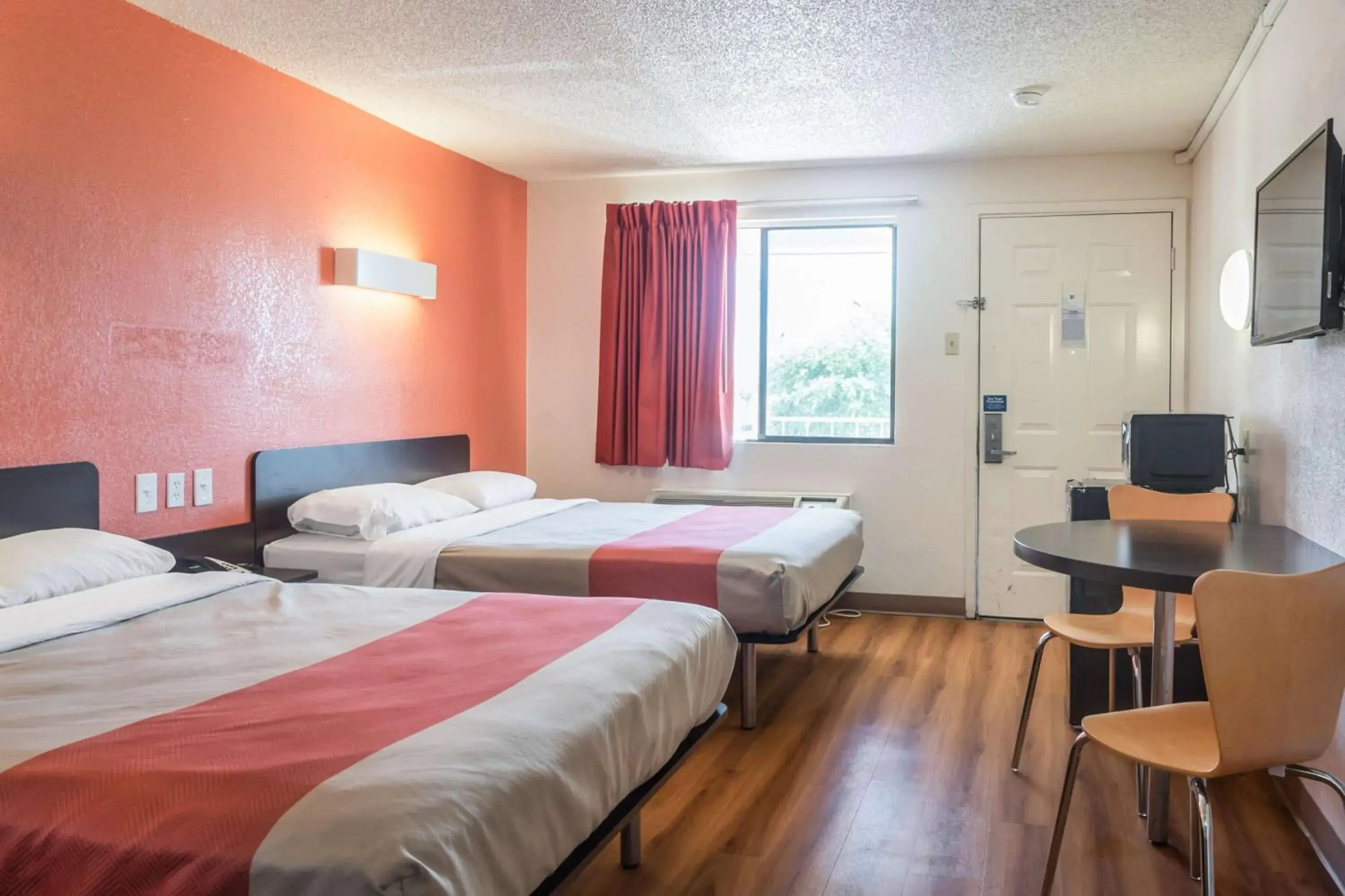 TV and multimedia, Bed in Motel 6-Mesquite, TX - Rodeo - Convention Ctr TV and multimedia, Bed in Motel 6-Mesquite, TX - Rodeo - Convention Ctr