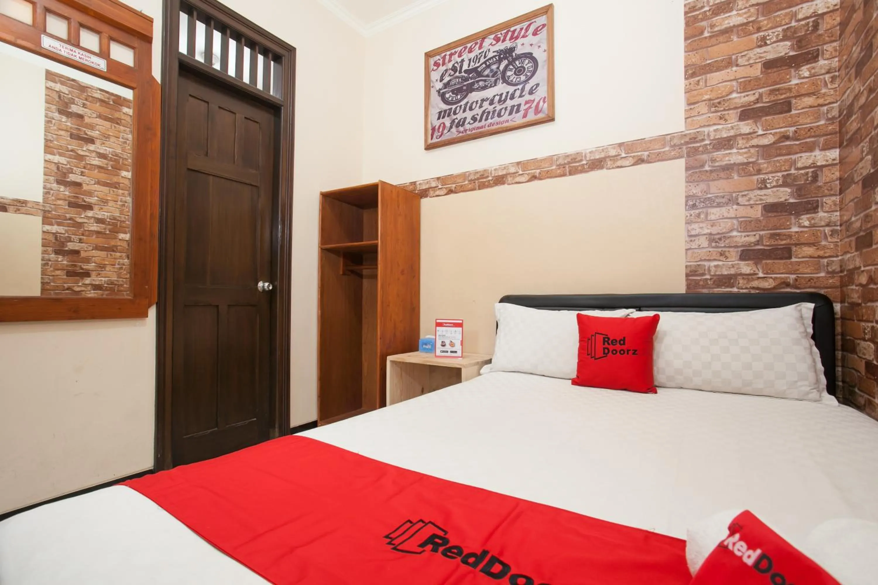 Bed in RedDoorz @ Omah Wetan Sawojajar Malang