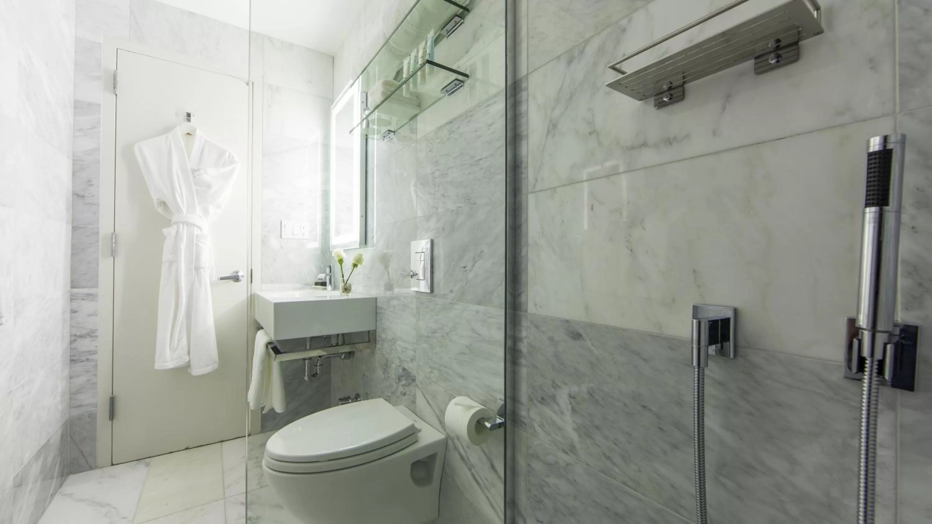 Bathroom in Dream Midtown, by Hyatt