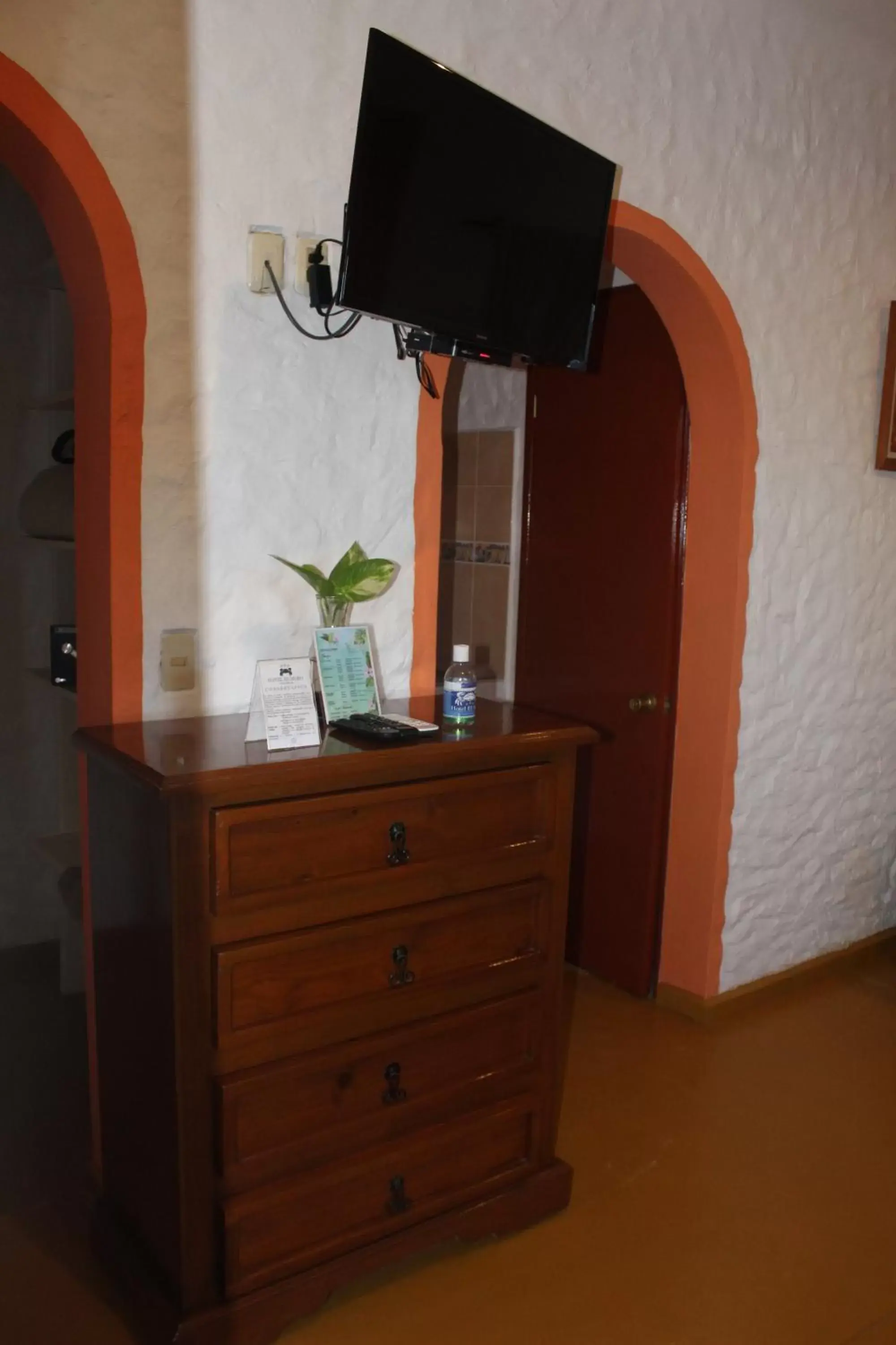 TV and multimedia, TV/Entertainment Center in Hotel El Moro