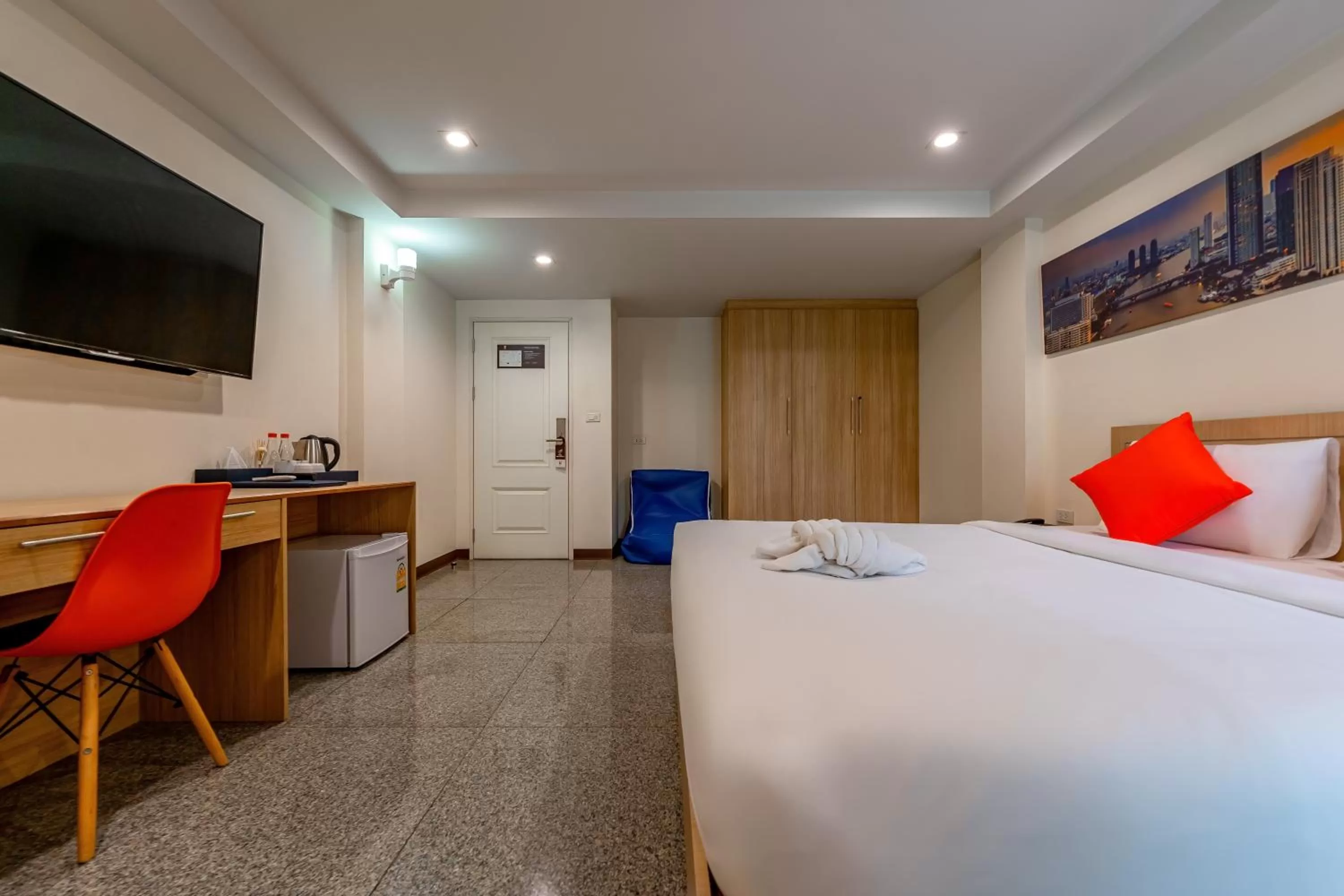 Bed in 7 Days Premium Hotel at Icon Siam Station - No Parking