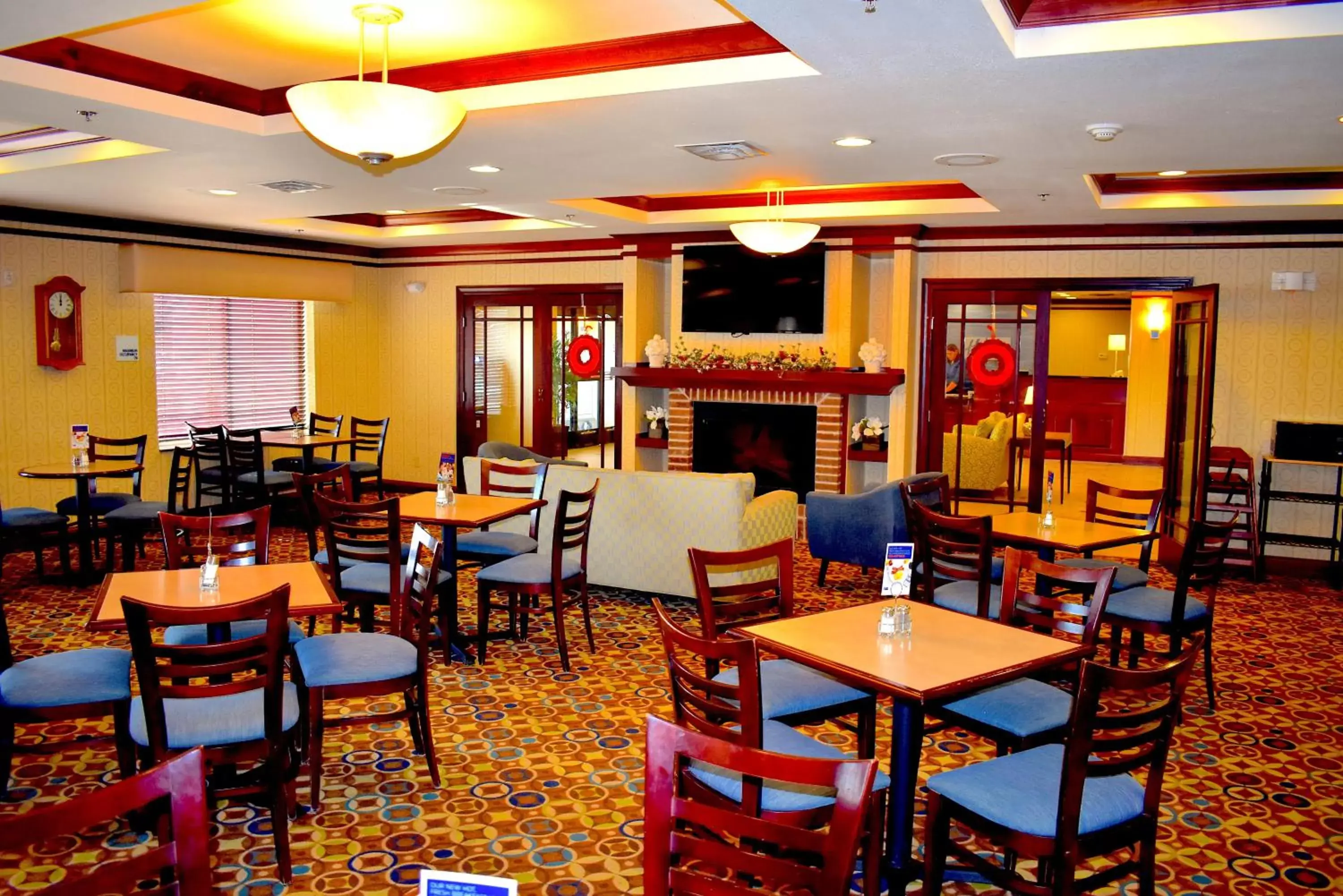 Breakfast, Restaurant/Places to Eat in Holiday Inn Express & Suites Dewitt Syracuse, an IHG Hotel