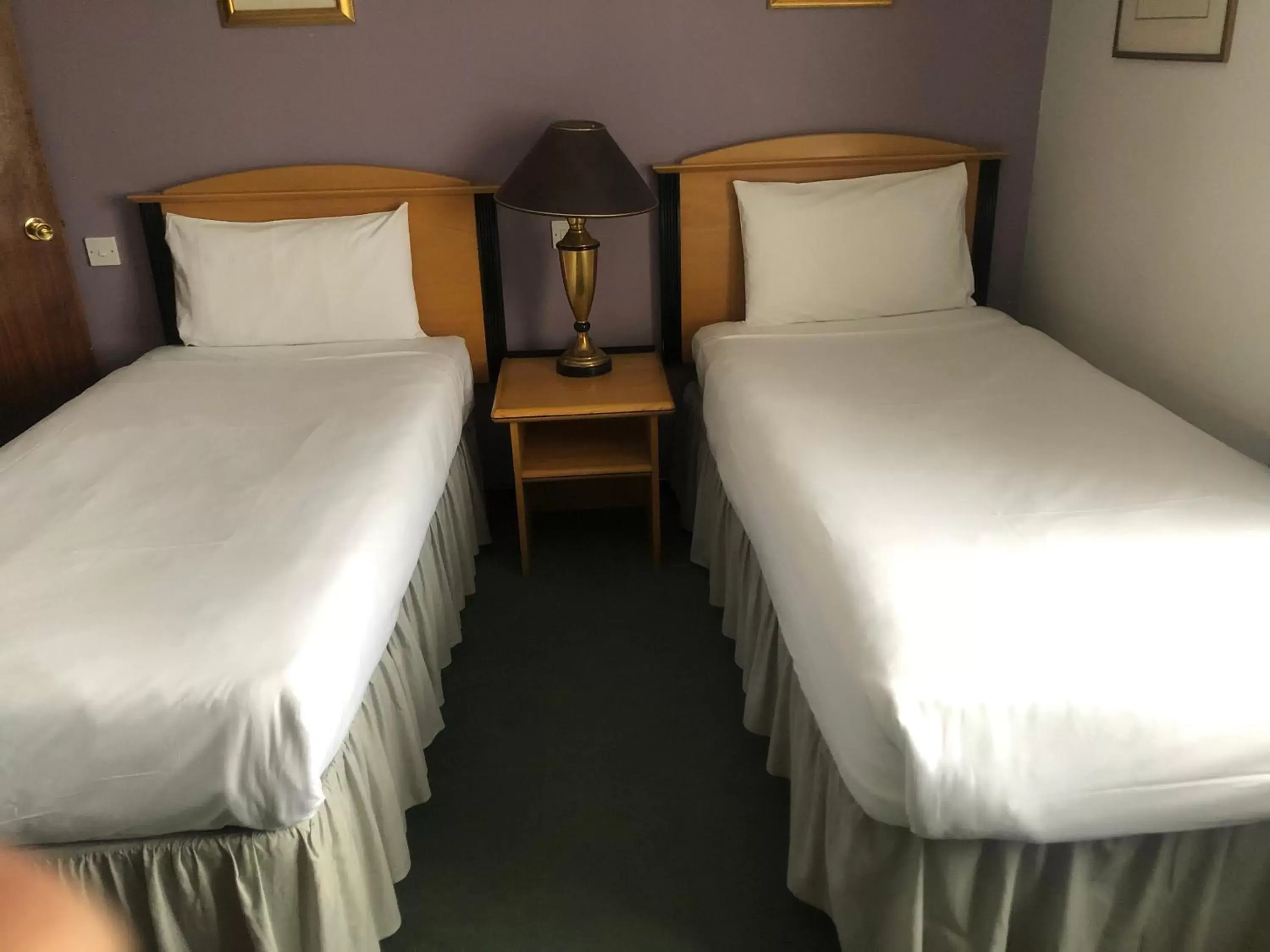 Bedroom, Bed in Redwings Lodge Sawtry Huntington