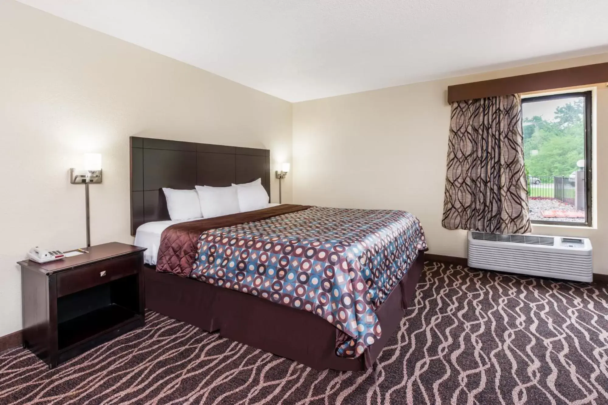 Bed in Days Inn & Suites by Wyndham Casey