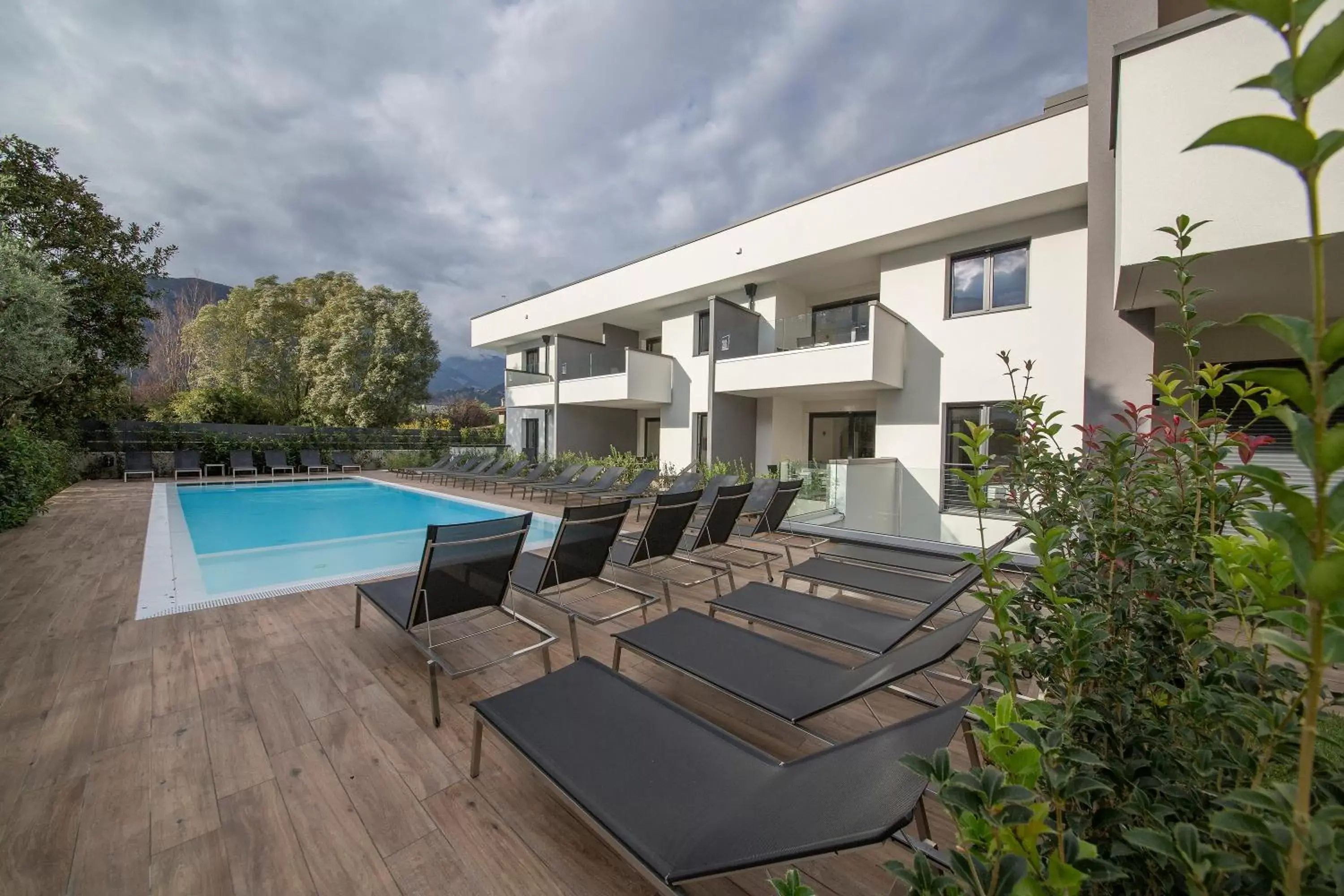 Garden, Swimming Pool in Riva Lake Lodge