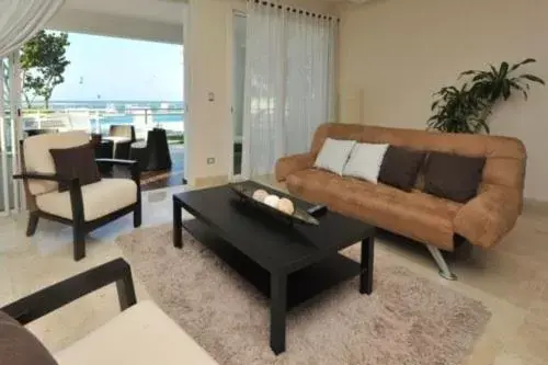 Living room, Seating Area in Watermark Luxury Oceanfront Residences