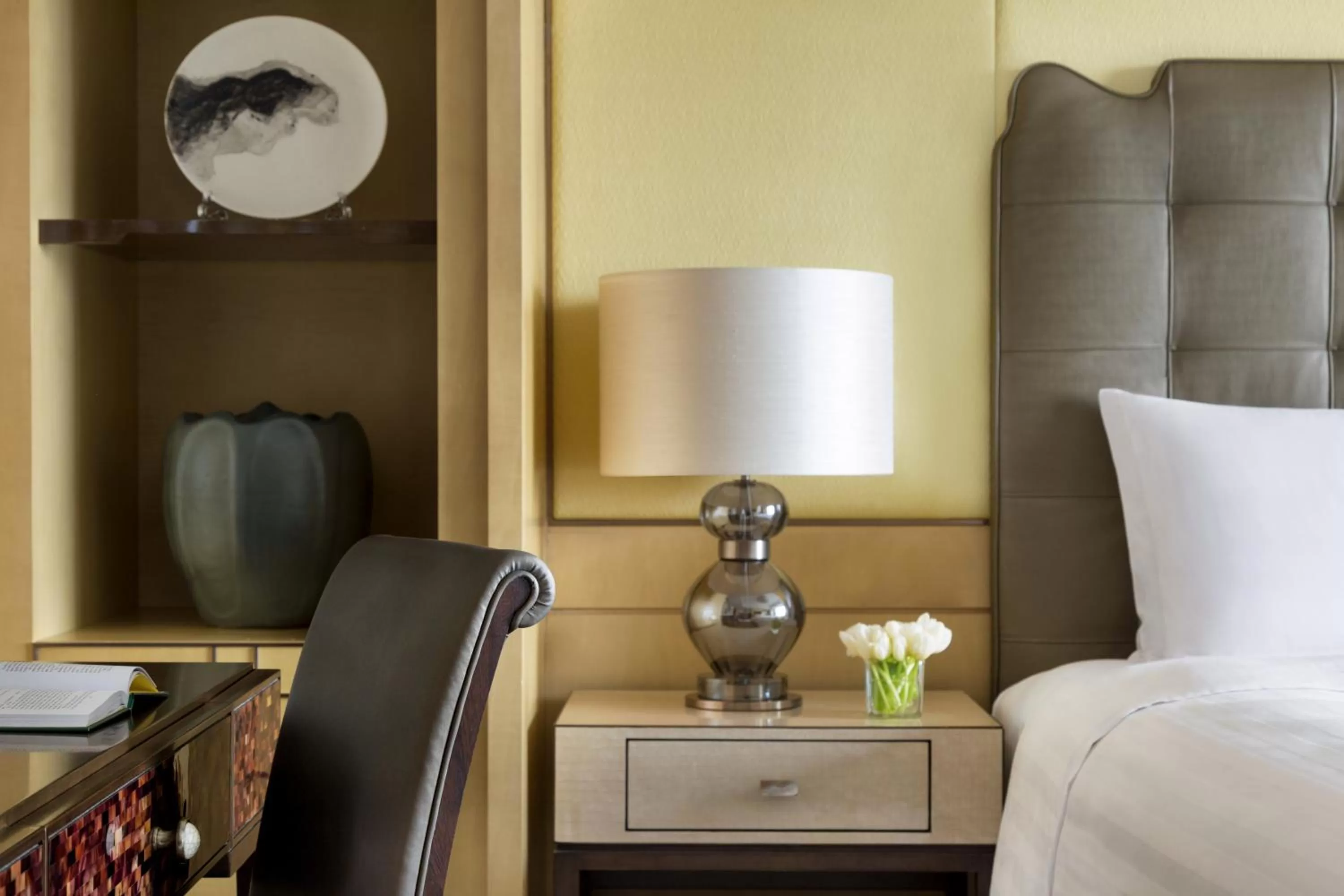 Bedroom, Seating Area in Midtown Shangri-La, Hangzhou