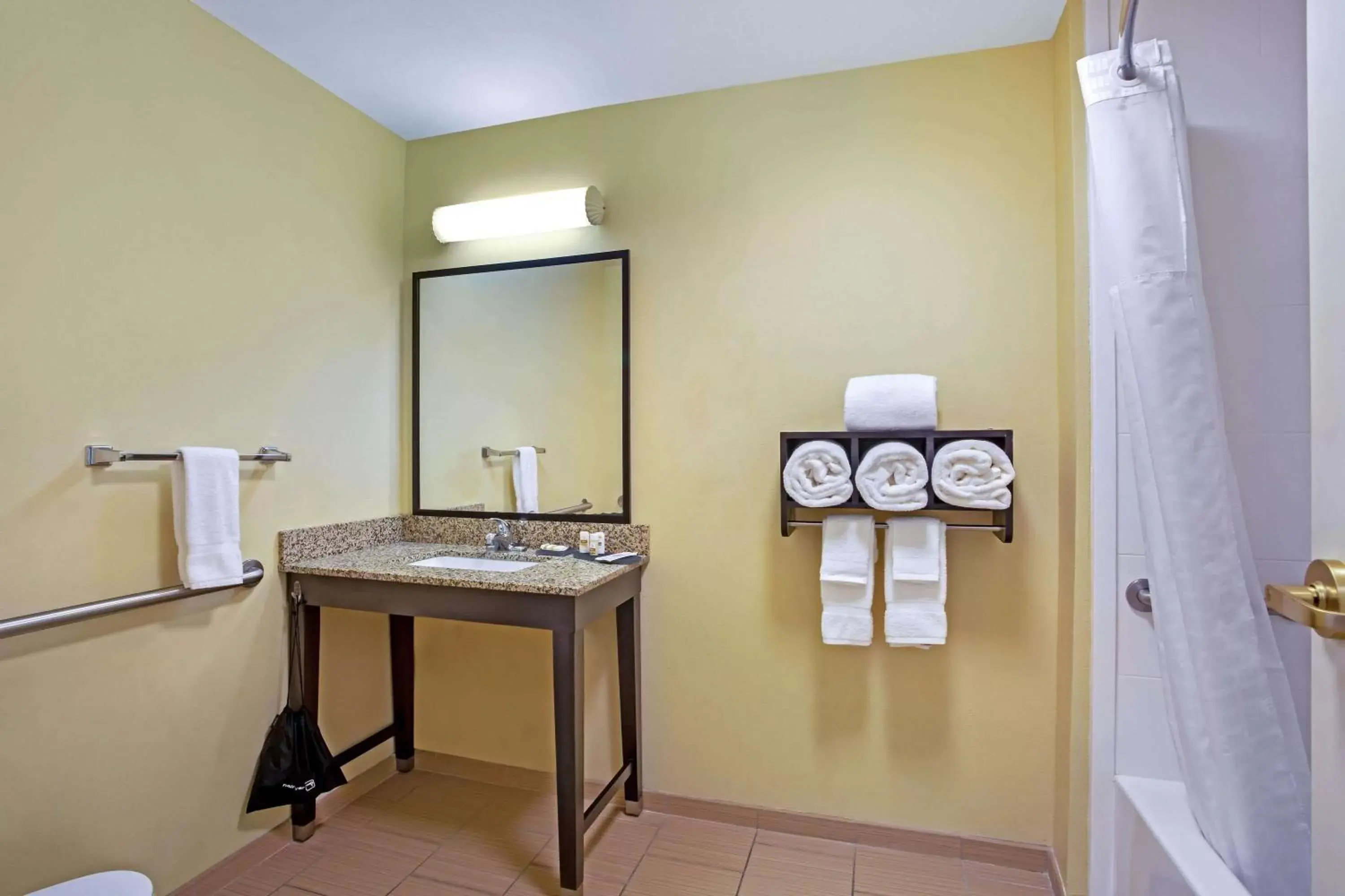 Bathroom in La Quinta by Wyndham Pecos Bathroom in La Quinta by Wyndham Pecos