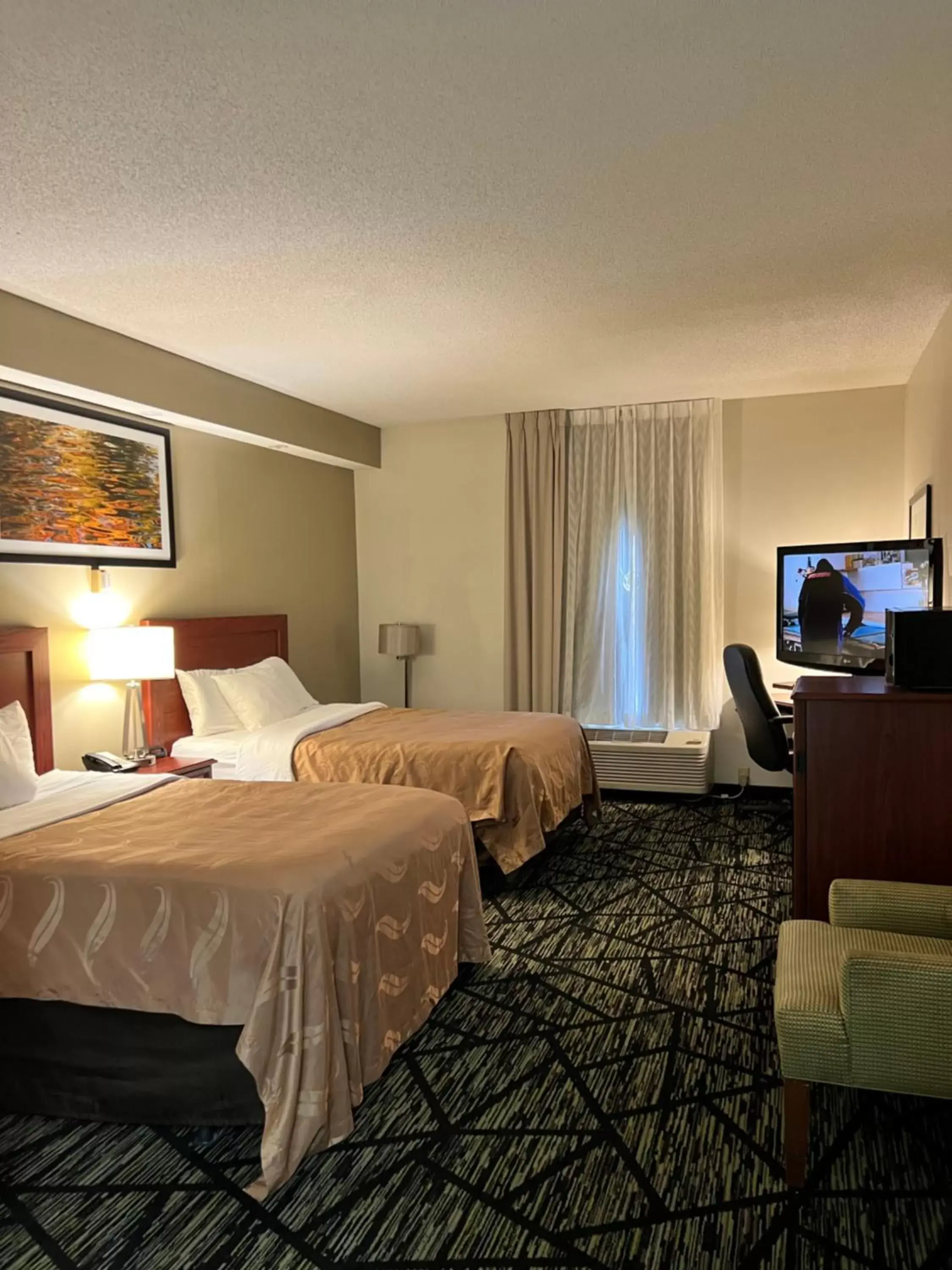 Photo of the whole room, Bed in Quality Inn Lake City