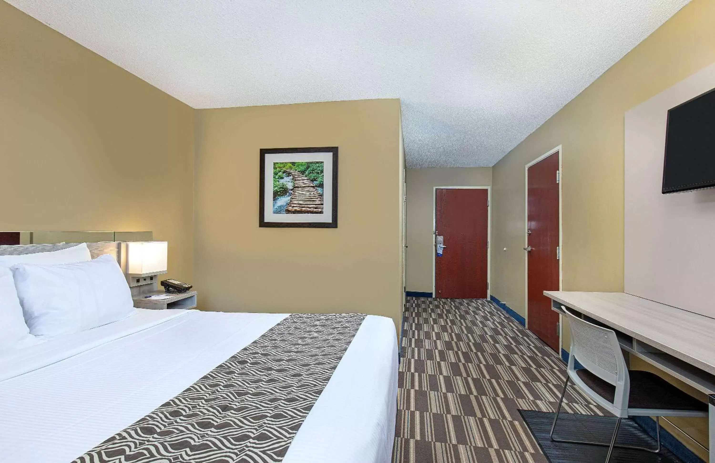 Photo of the whole room, Bed in Microtel Inn & Suites by Wyndham Dry Ridge