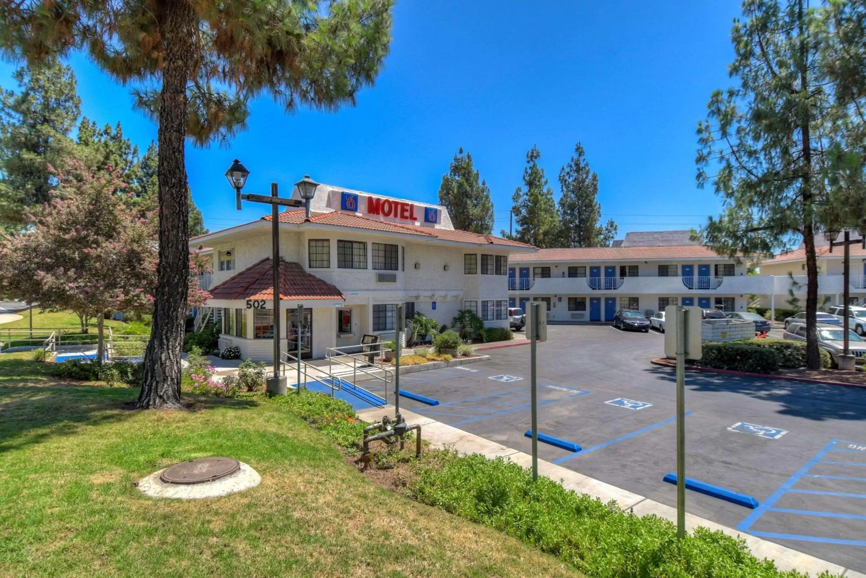 Property Building in Motel 6-San Dimas, CA - Los Angeles