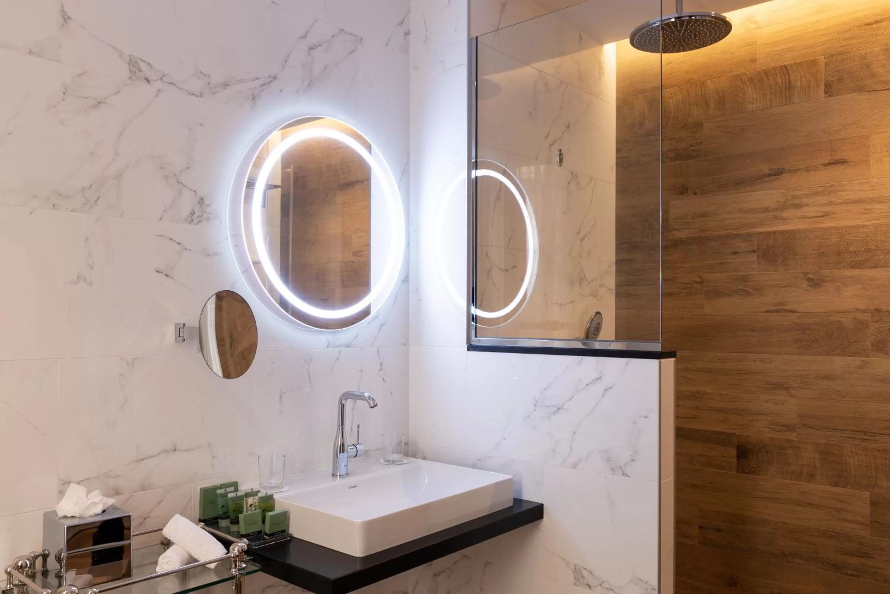 Bathroom in Lord Byron