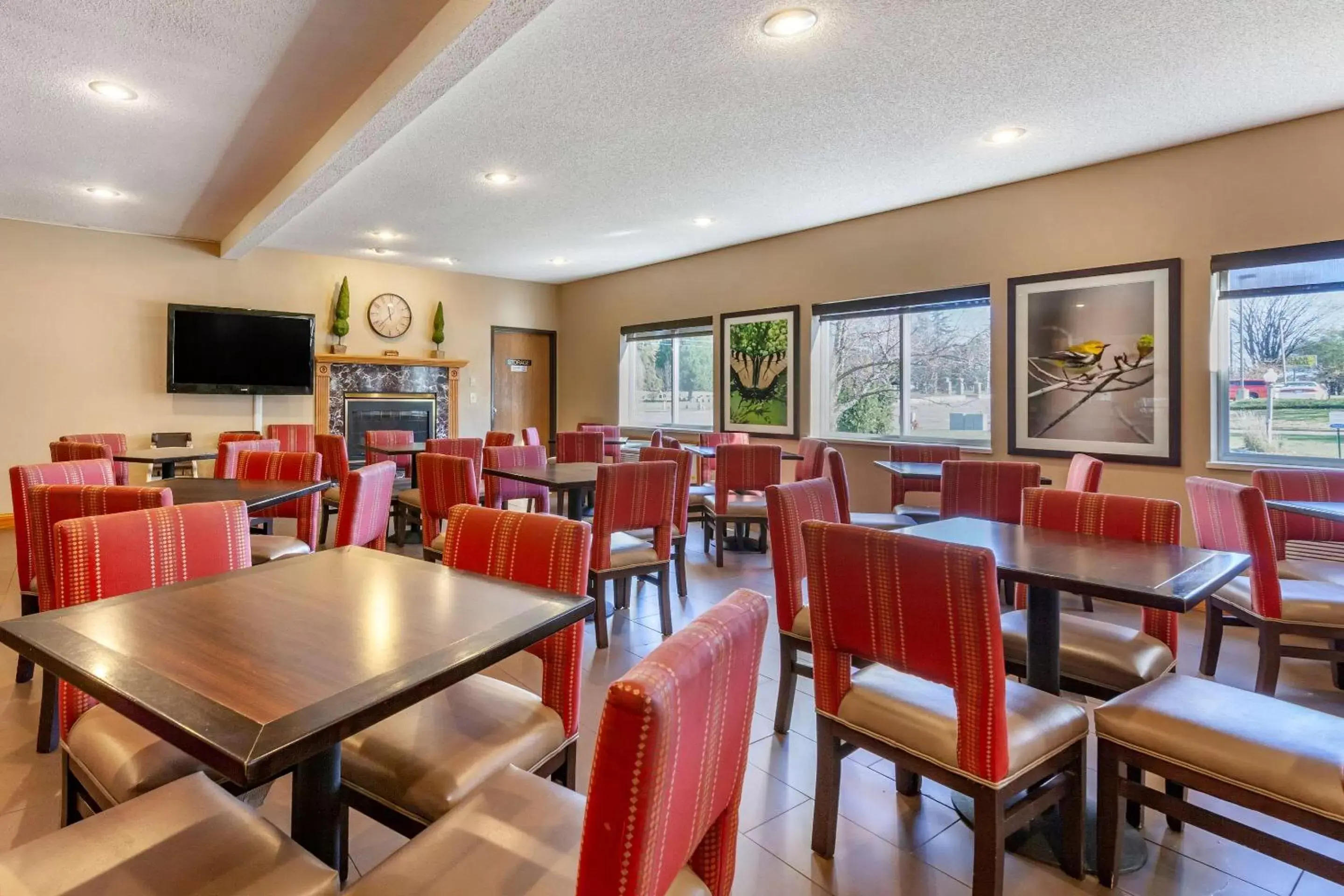 Restaurant/Places to Eat in Comfort Inn Rhinelander