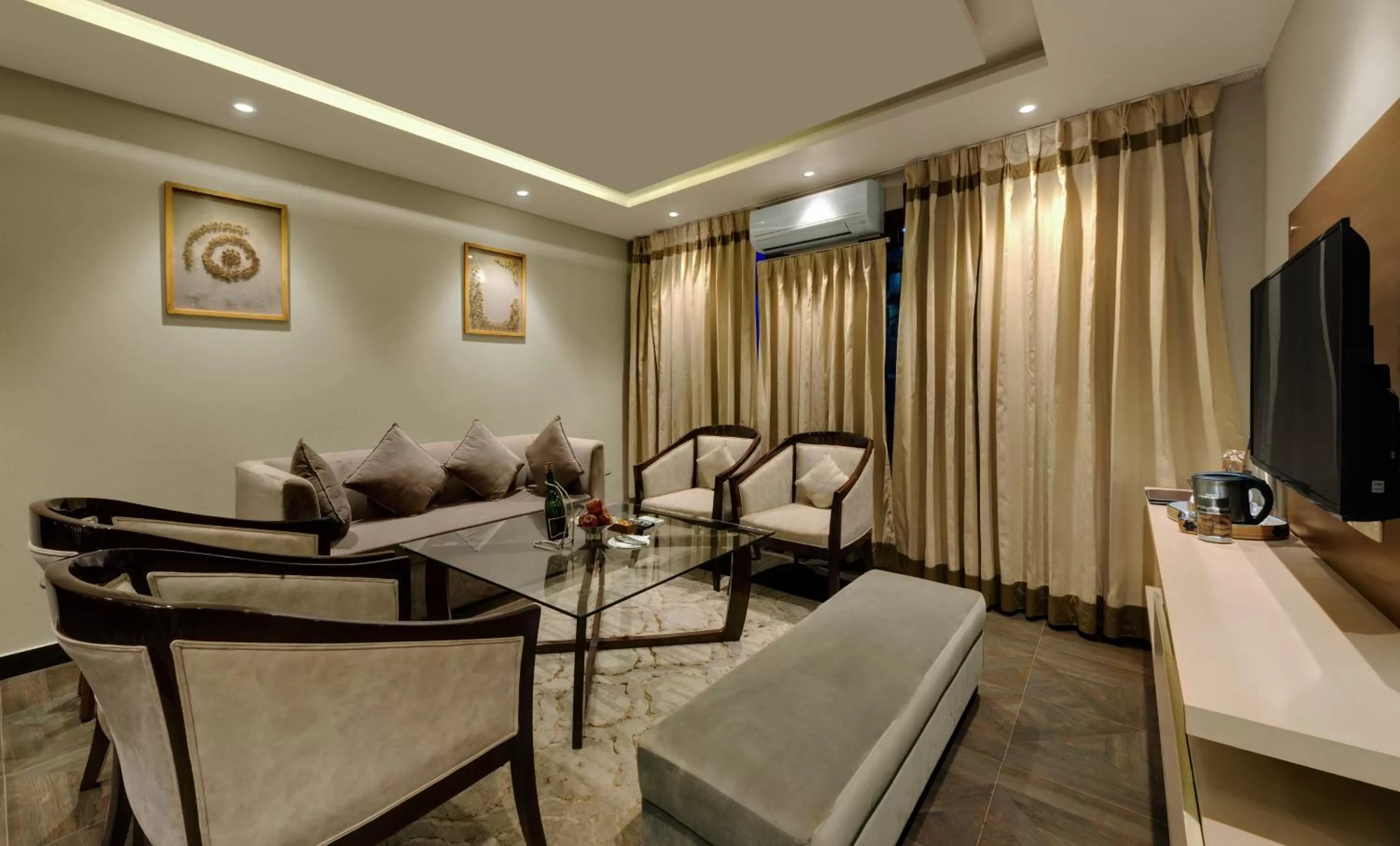 Living room in Bravia Hotel Manali Inn