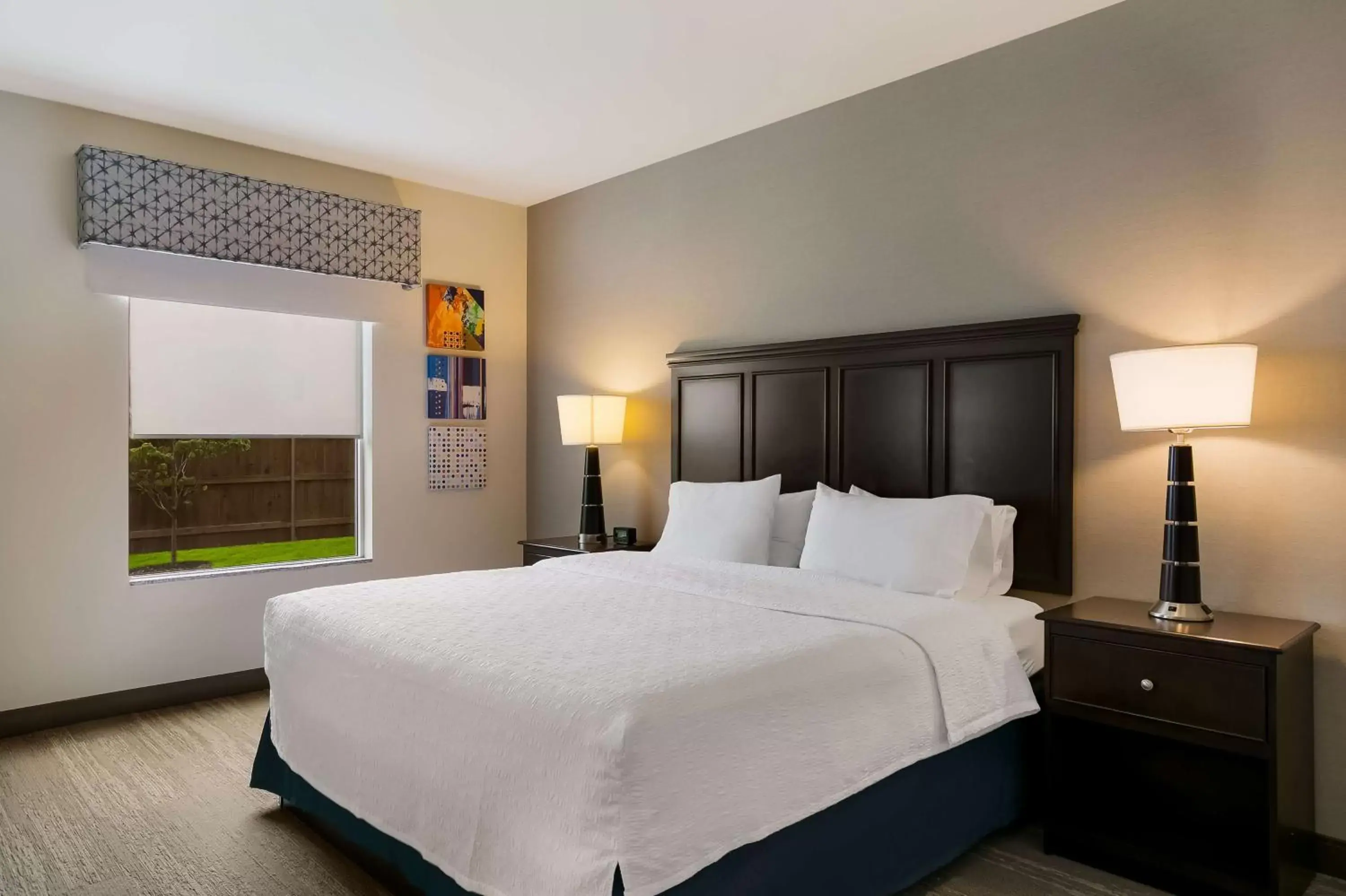 Bed in Hampton Inn & Suites Wilmington Christiana