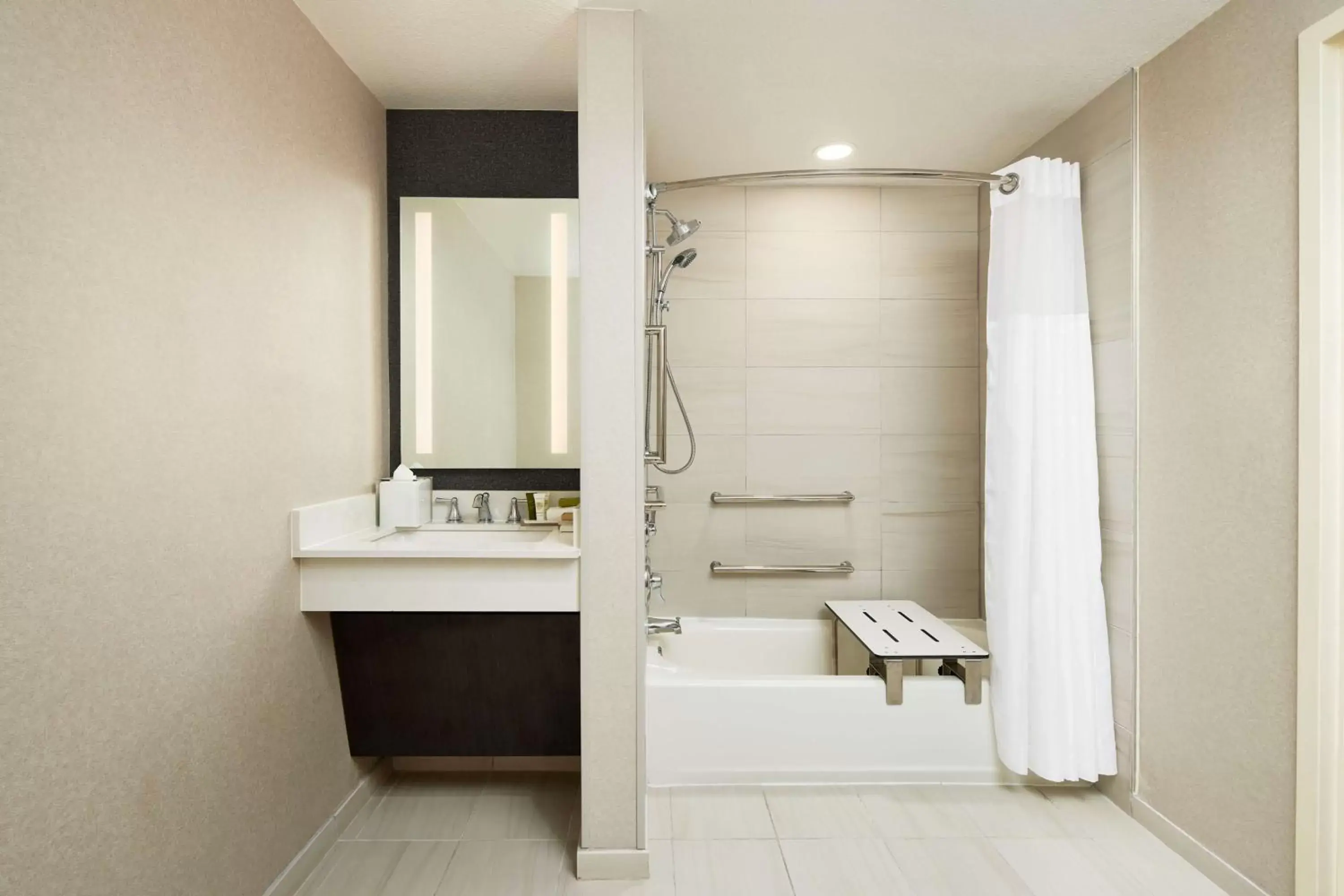 Bathroom in Hilton Charlotte Airport Hotel