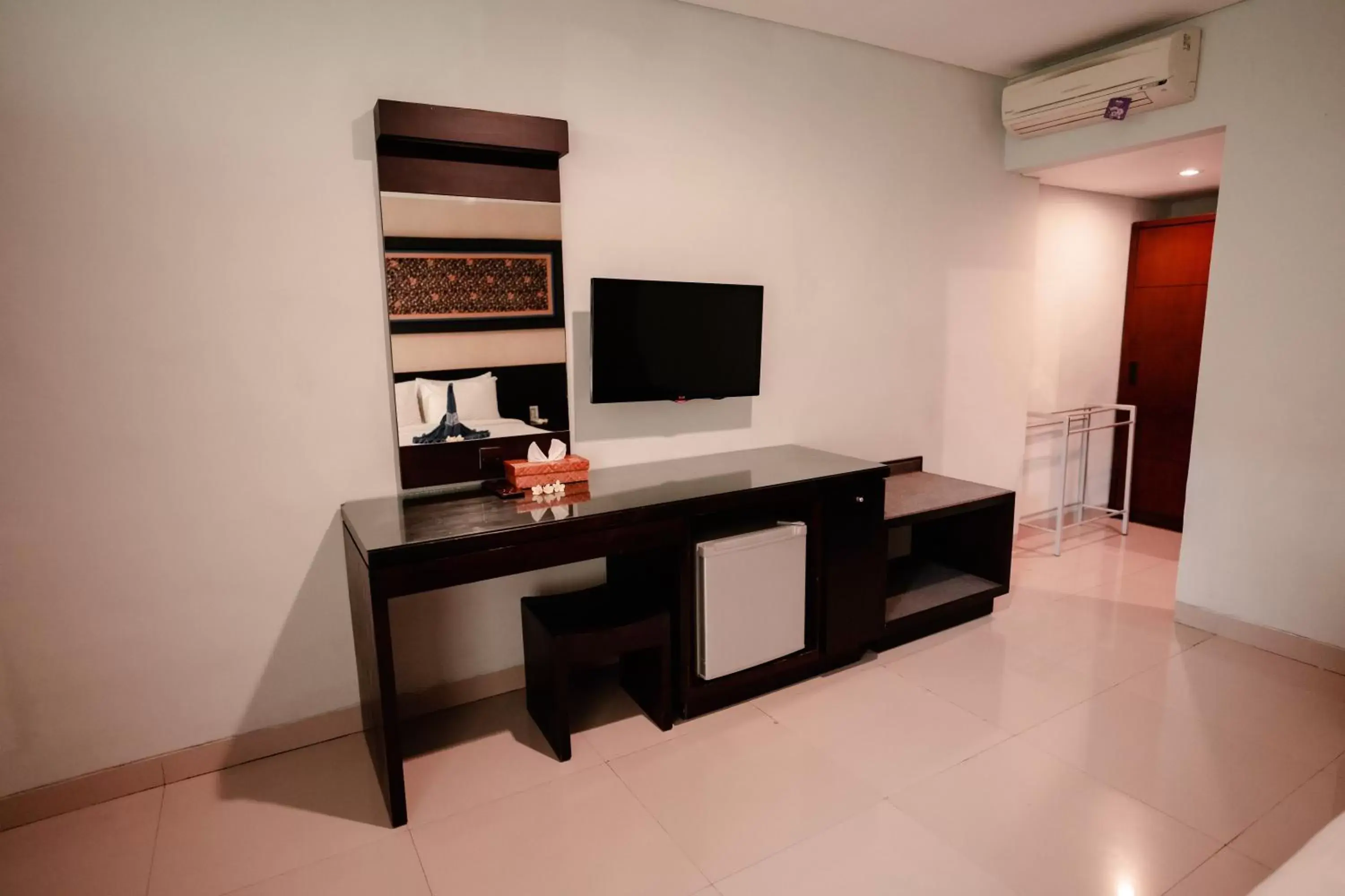 TV and multimedia, TV/Entertainment Center in Fourteen Roses Boutique Hotel, Kuta